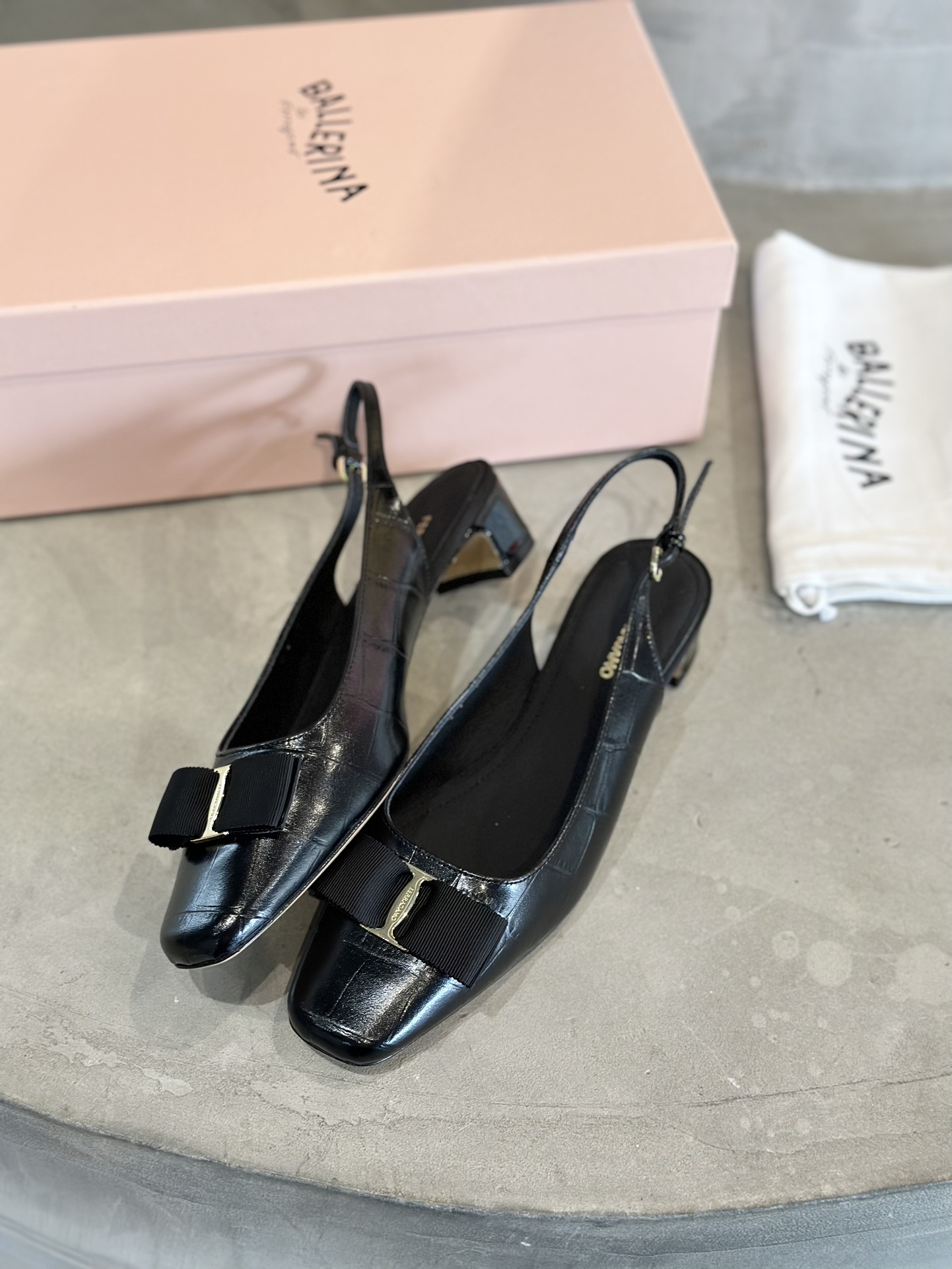 “Factory Price: $700 for Classic Silk Butterfly Design with Zirconium Fabric” - 图片 5