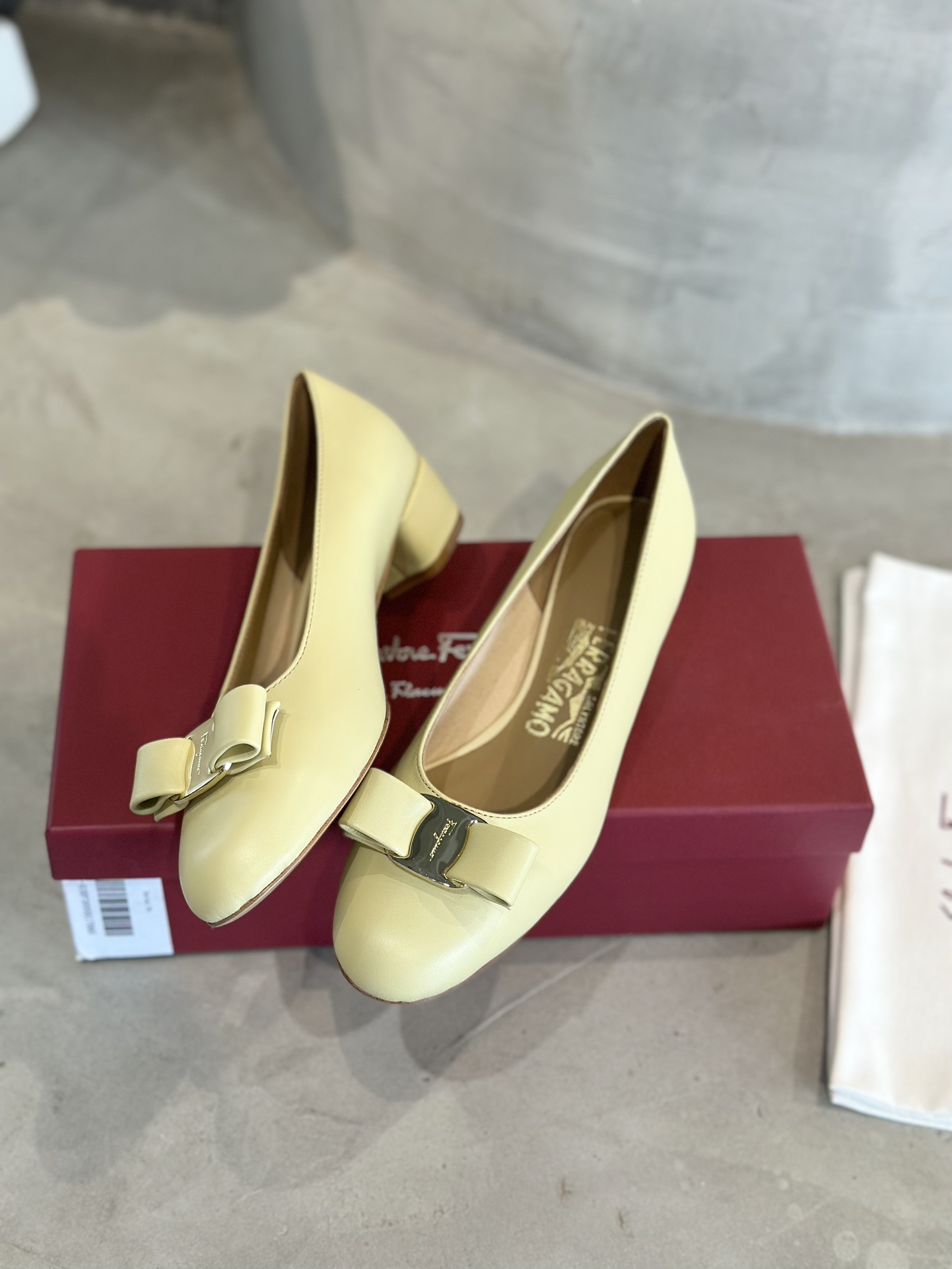 Salvatore Ferragamo Plant Price 700: Sheepskin & Real Bottom Print, Multiple Sizes. - 图片 3