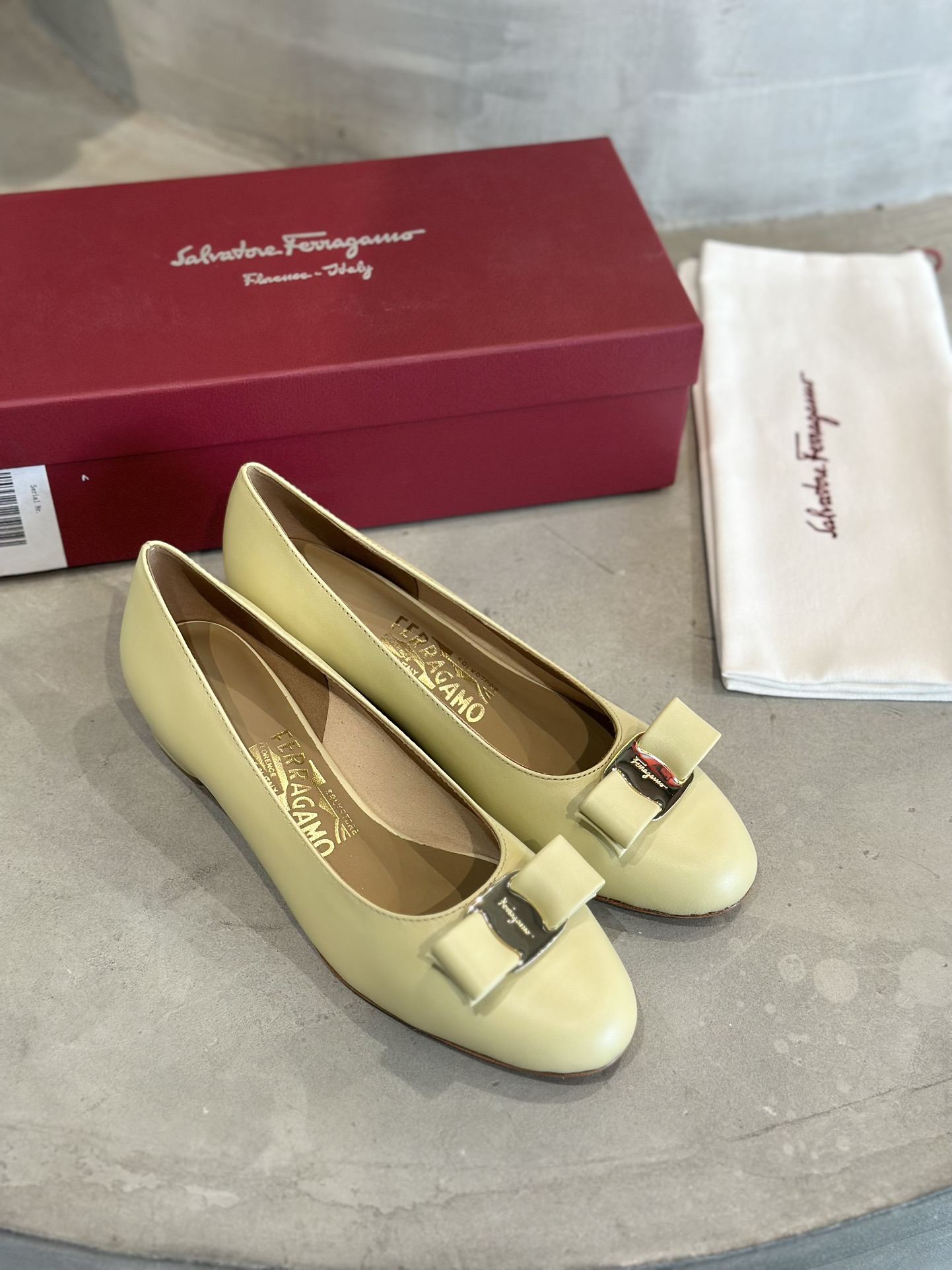 Salvatore Ferragamo Plant Price 700: Sheepskin & Real Bottom Print, Multiple Sizes. - 图片 6