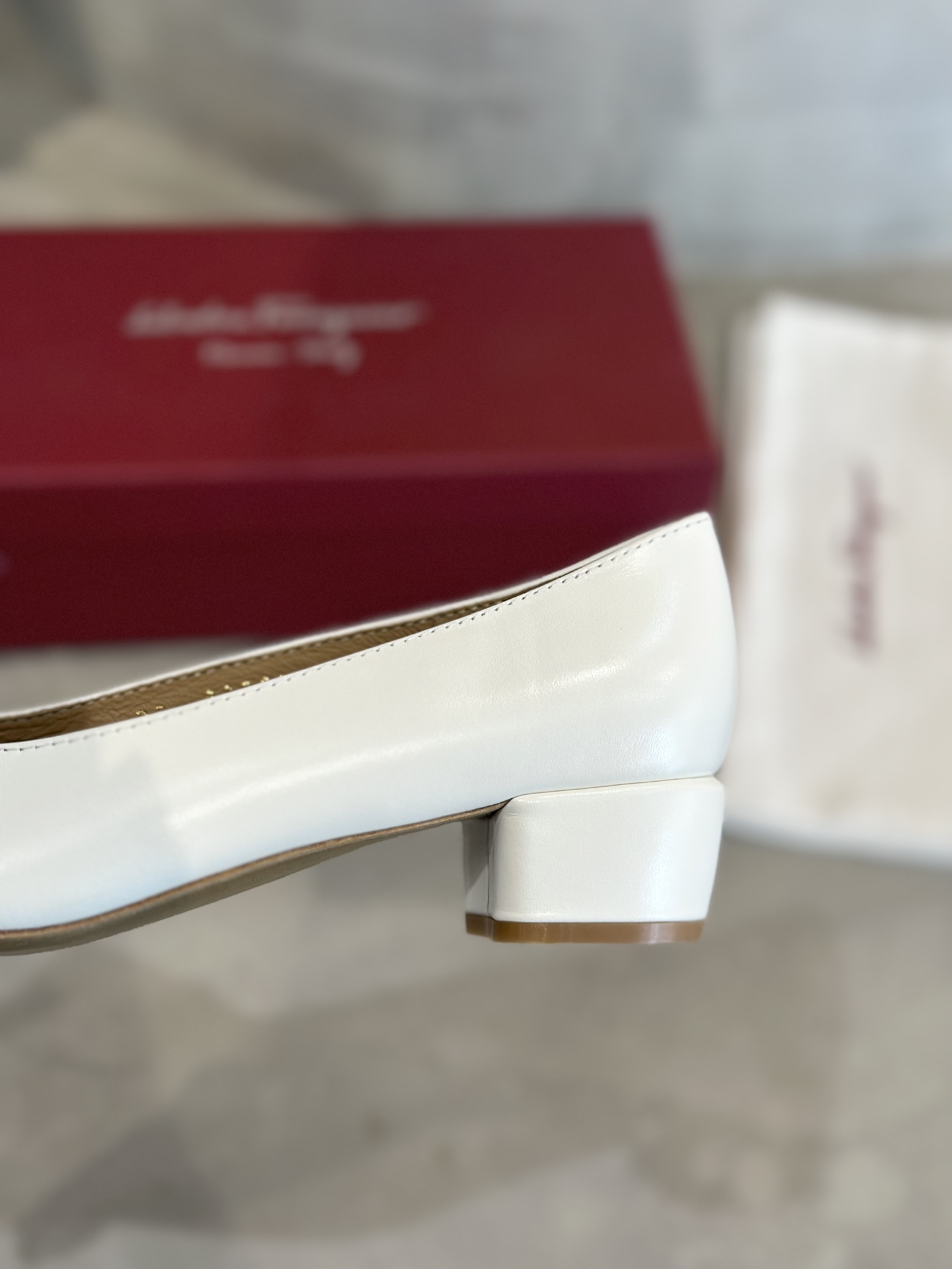 Plant Price 700: Salvatore Ferragamo Cow Skin Heels with Sheepskin Lining - 图片 8