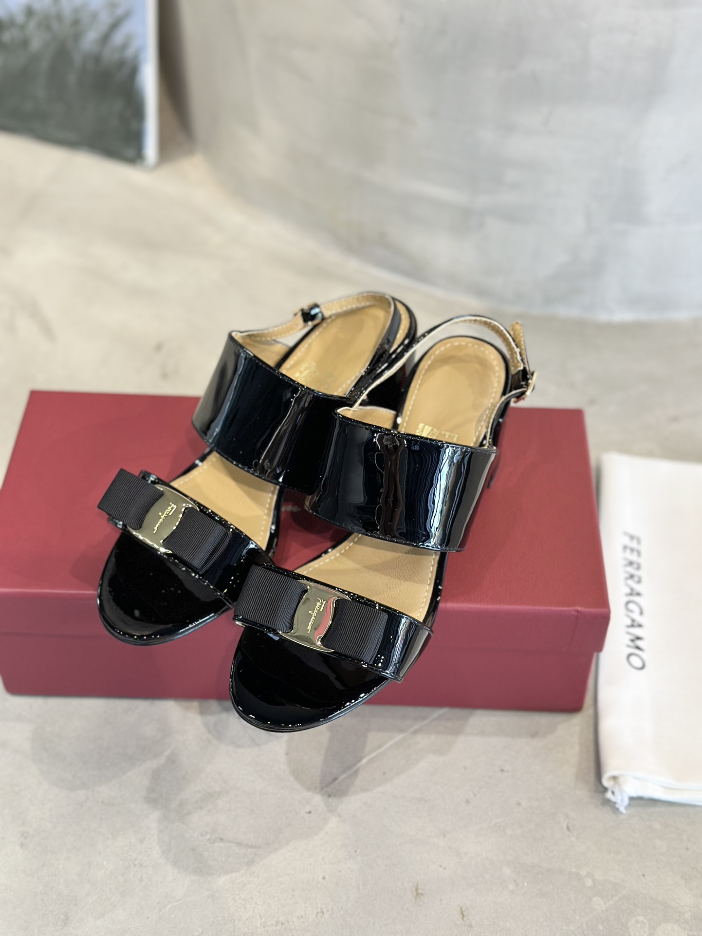 Fashionable Plant Price: Salvatore Ferragamo Women’s Shoes with Soft Cow and Sheep Leather