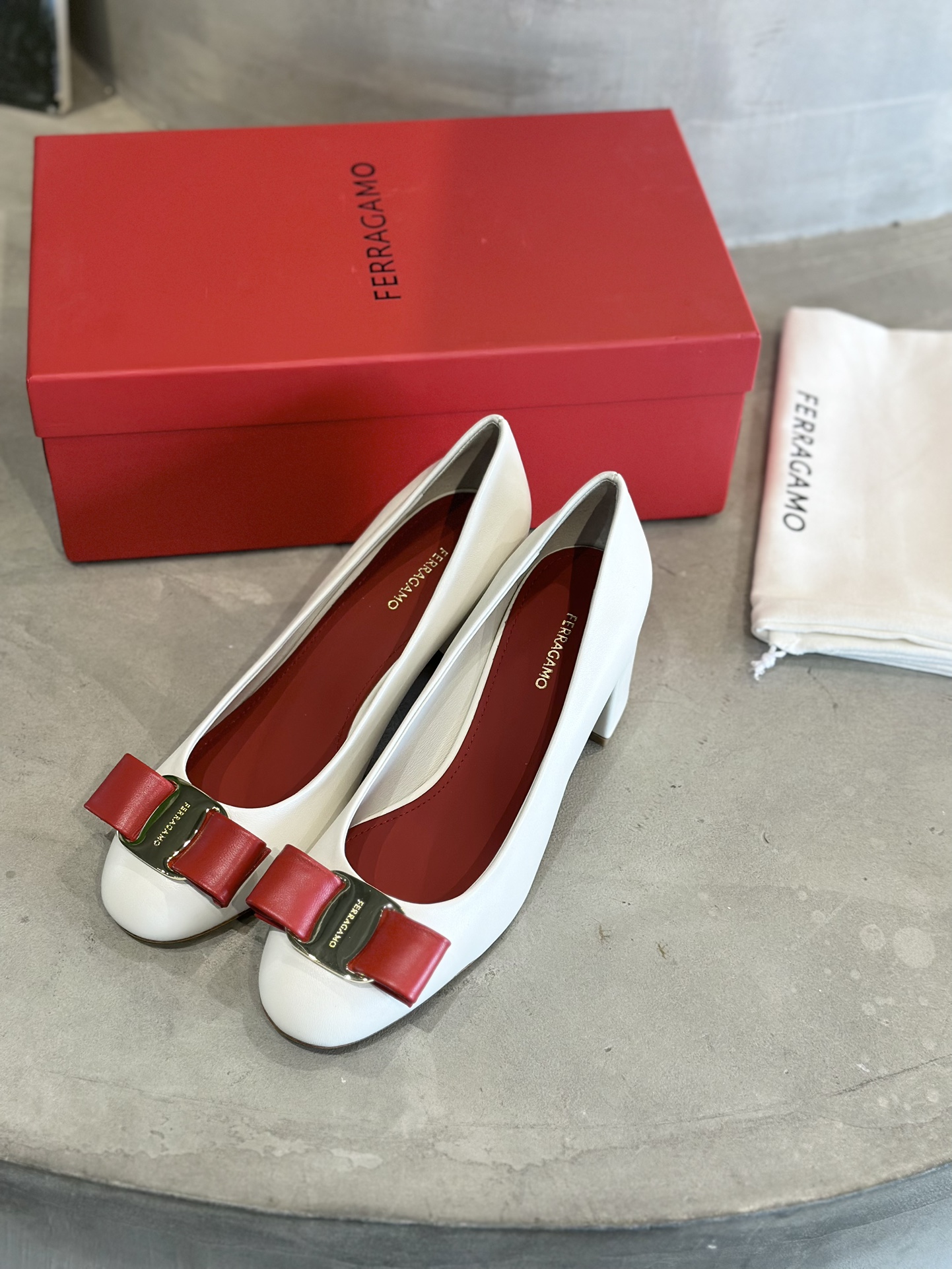 Stylish Ferraga*Ofila Plant Price 725, Butterflies Design, Imported Calf Skin, High Heels. - 图片 1