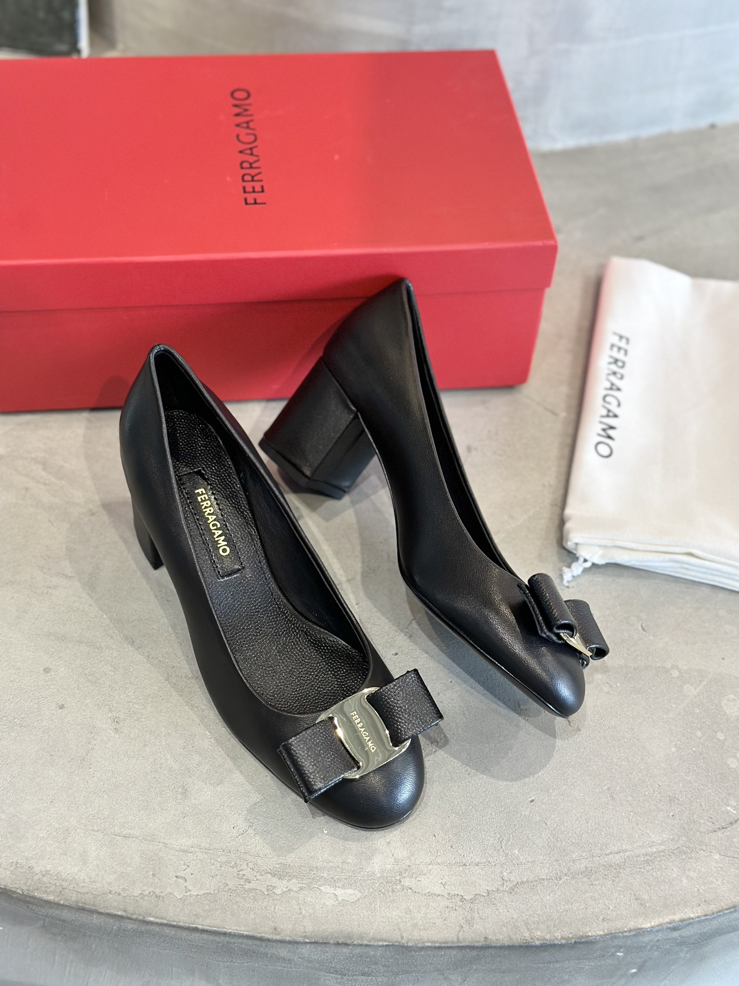 Stylish Ferragaofila Plant Price 725 with Imported Calf Skin and Striped Design - 图片 3
