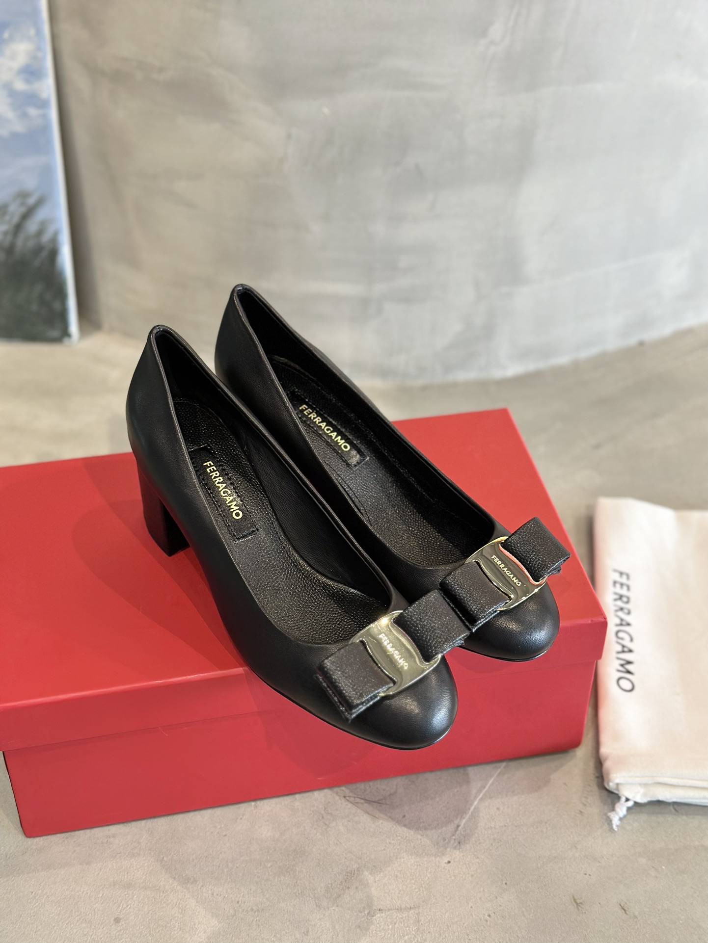 Stylish Ferragaofila Plant Price 725 with Imported Calf Skin and Striped Design - 图片 6