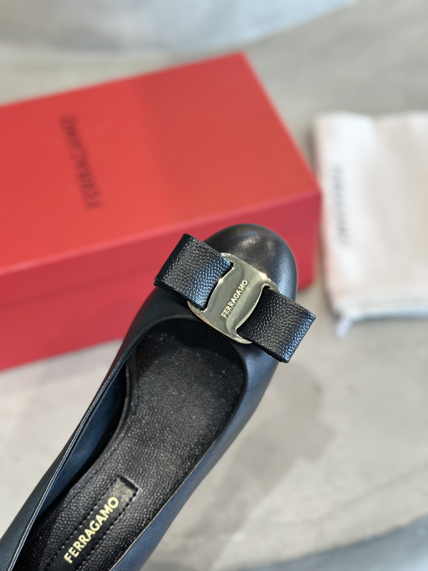 Stylish Ferragaofila Plant Price 725 with Imported Calf Skin and Striped Design - 图片 8