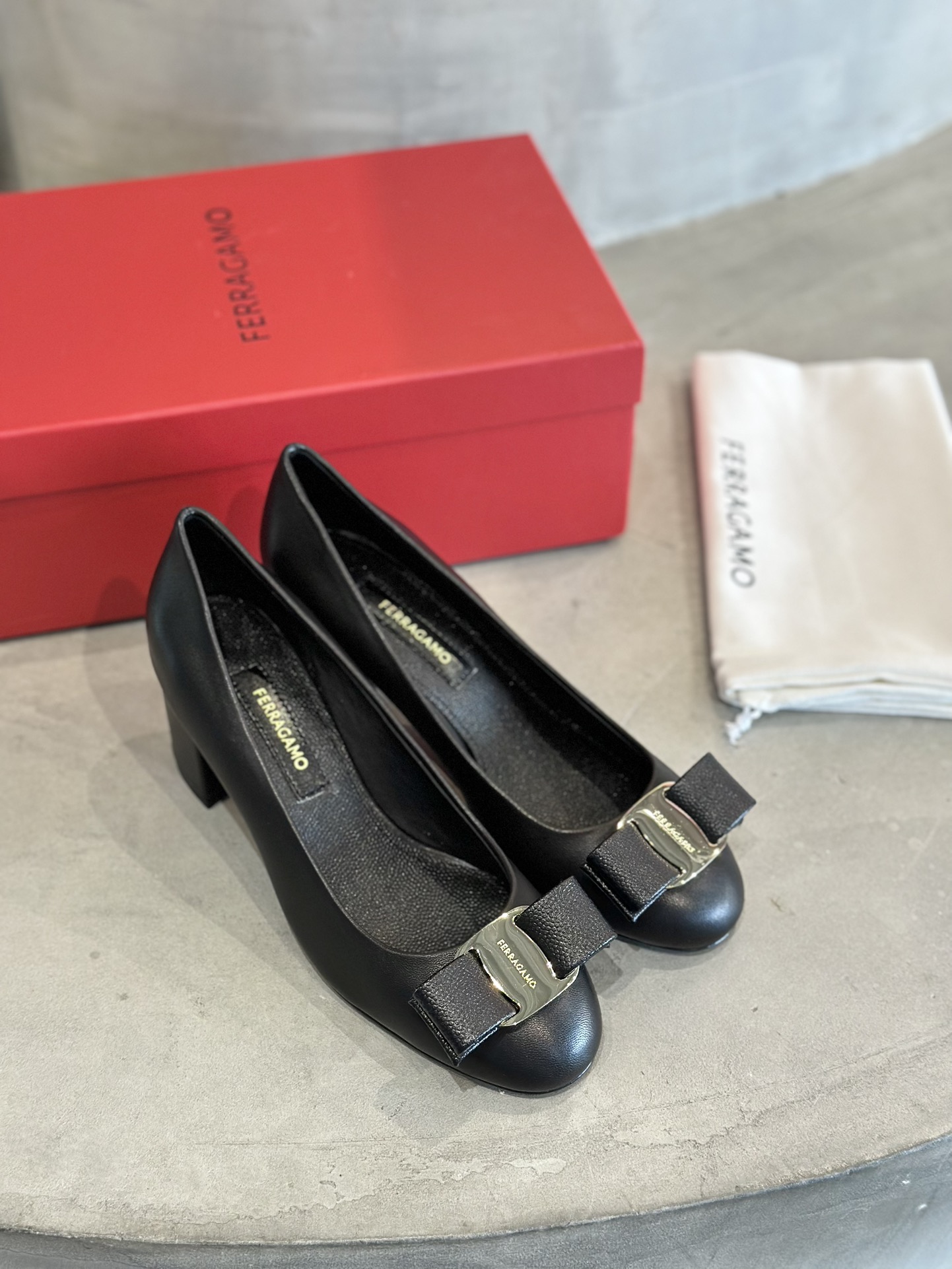 Stylish Ferragaofila Plant Price 725 with Imported Calf Skin and Striped Design - 图片 2