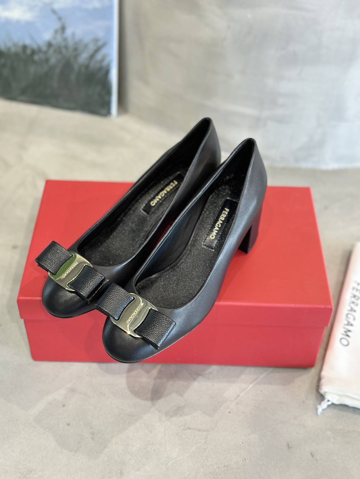 Stylish Ferragaofila Plant Price 725 with Imported Calf Skin and Striped Design - 图片 4