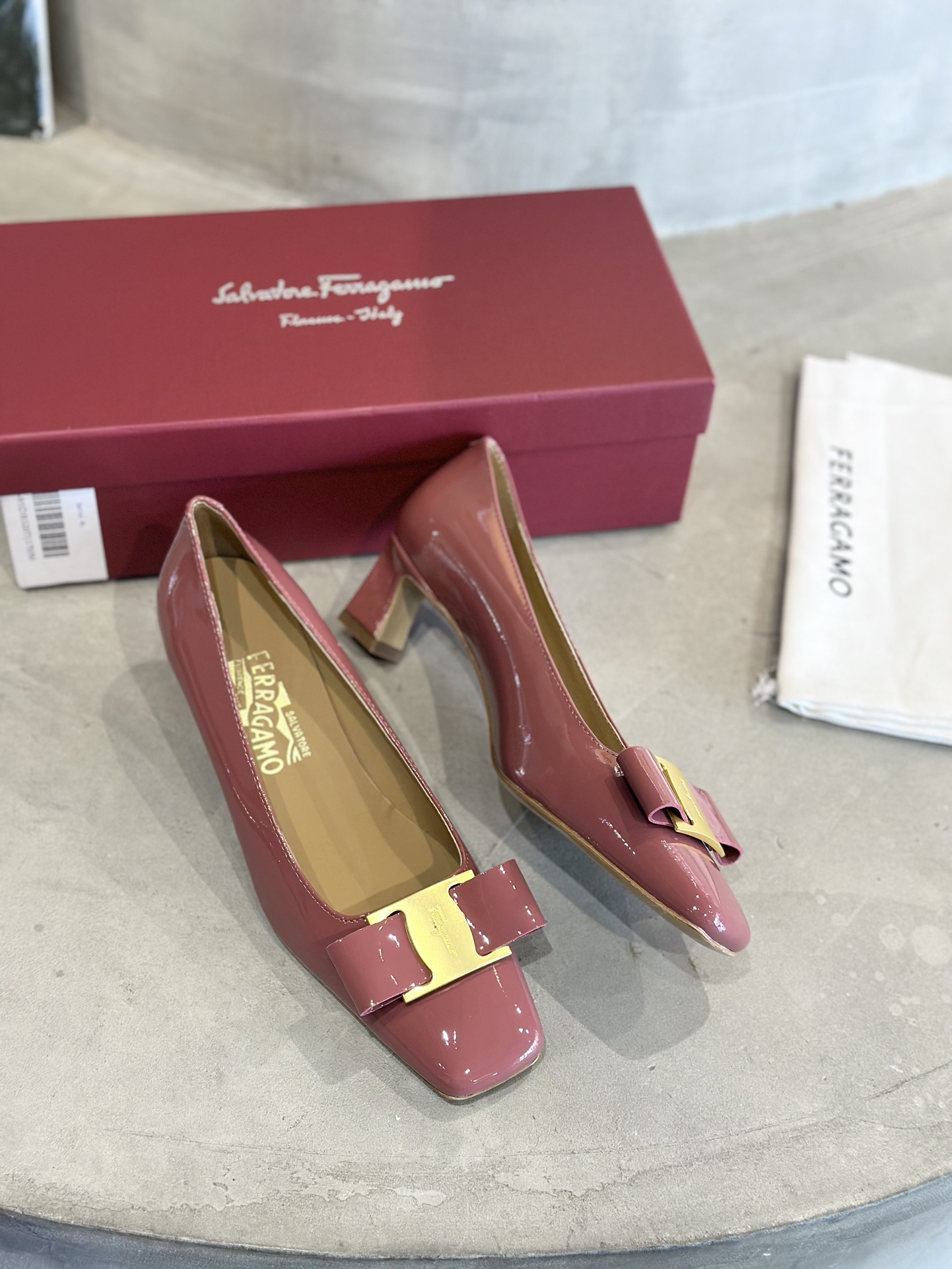 Luxury Salvatore Ferragamo Heels: Plant Price 672, Sheepskin Interior, Imported Materials. - 图片 4