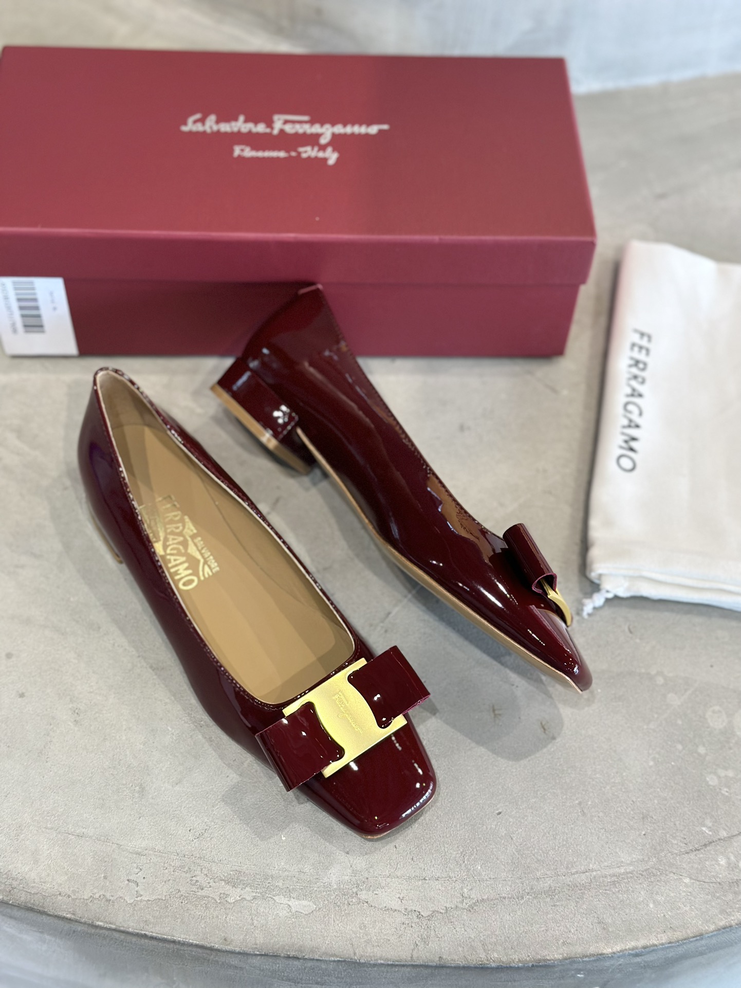 Luxury Salvatore Ferragamo Women’s Heels at $672 – Unique Design, Imported Materials, Various Sizes. - 图片 5