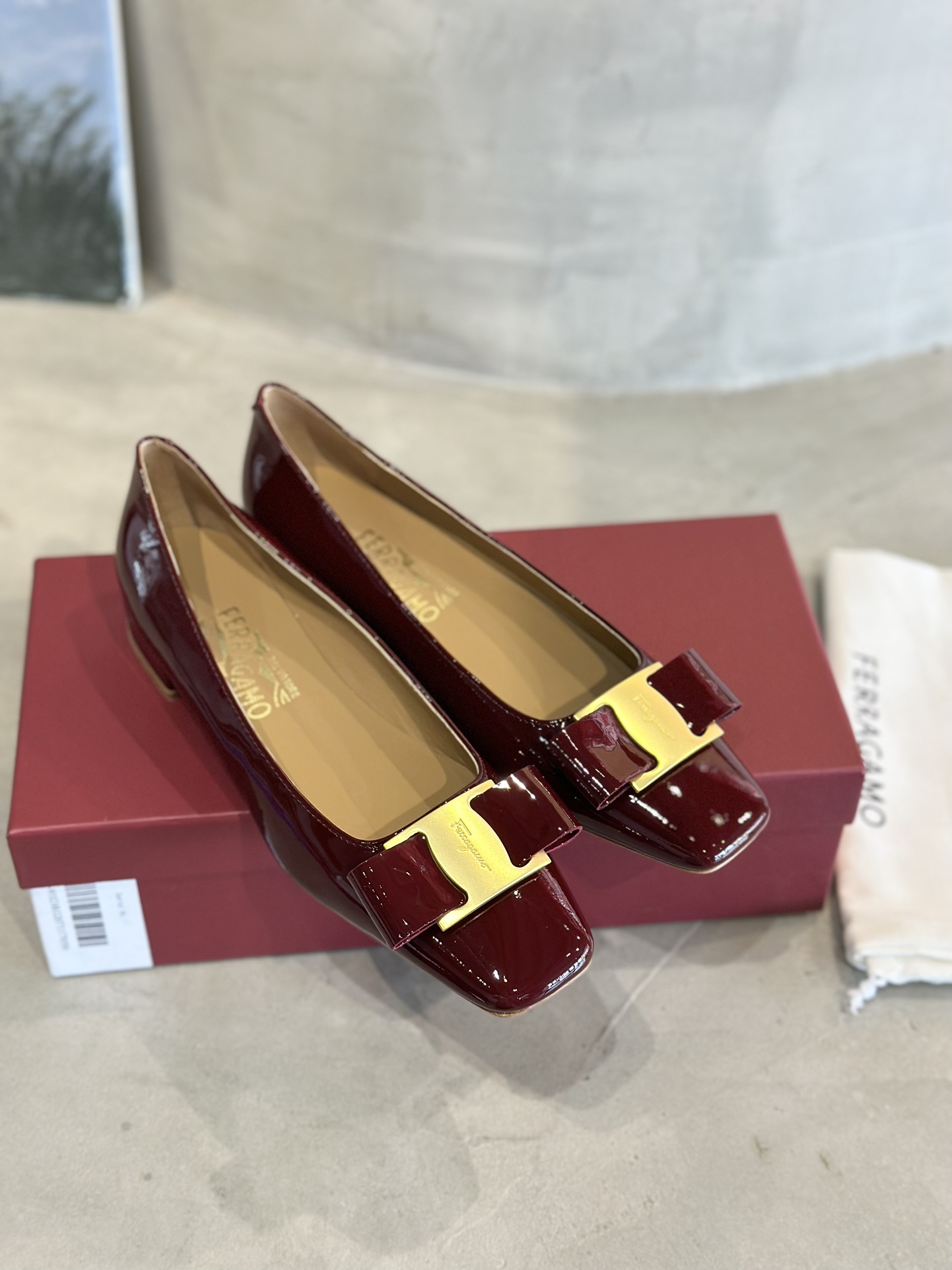 Luxury Salvatore Ferragamo Women’s Heels at $672 – Unique Design, Imported Materials, Various Sizes. - 图片 7
