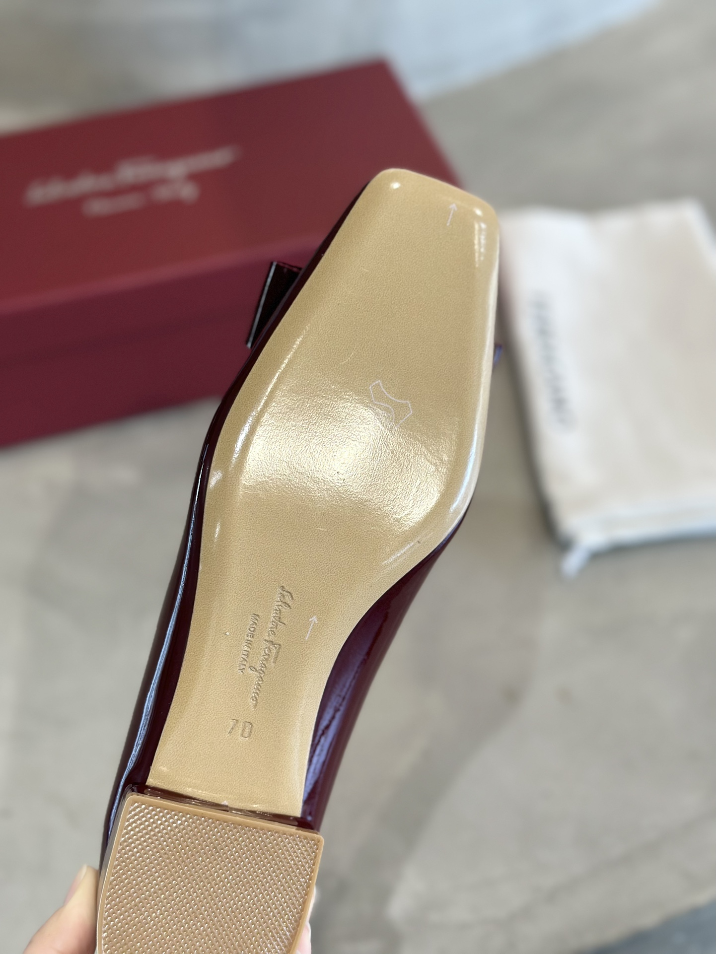 Luxury Salvatore Ferragamo Women’s Heels at $672 – Unique Design, Imported Materials, Various Sizes. - 图片 9