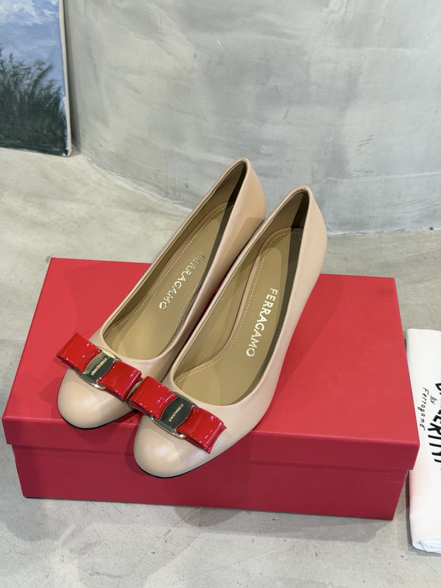 Ferragamo 菲拉*慕新款Vara蝴蝶结粗高跟鞋