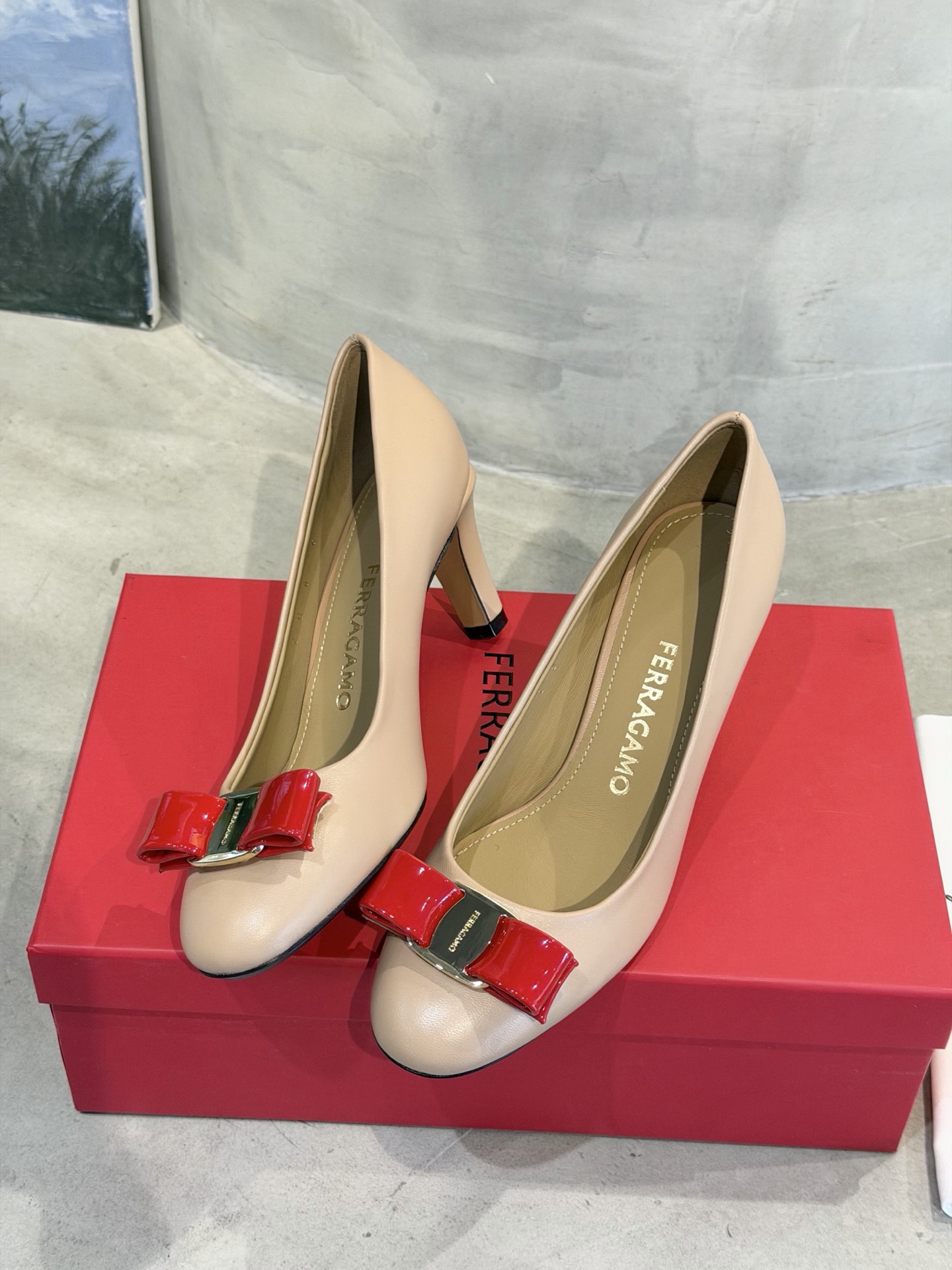 Ferragamo 菲拉*慕新款Vara蝴蝶结粗高跟鞋