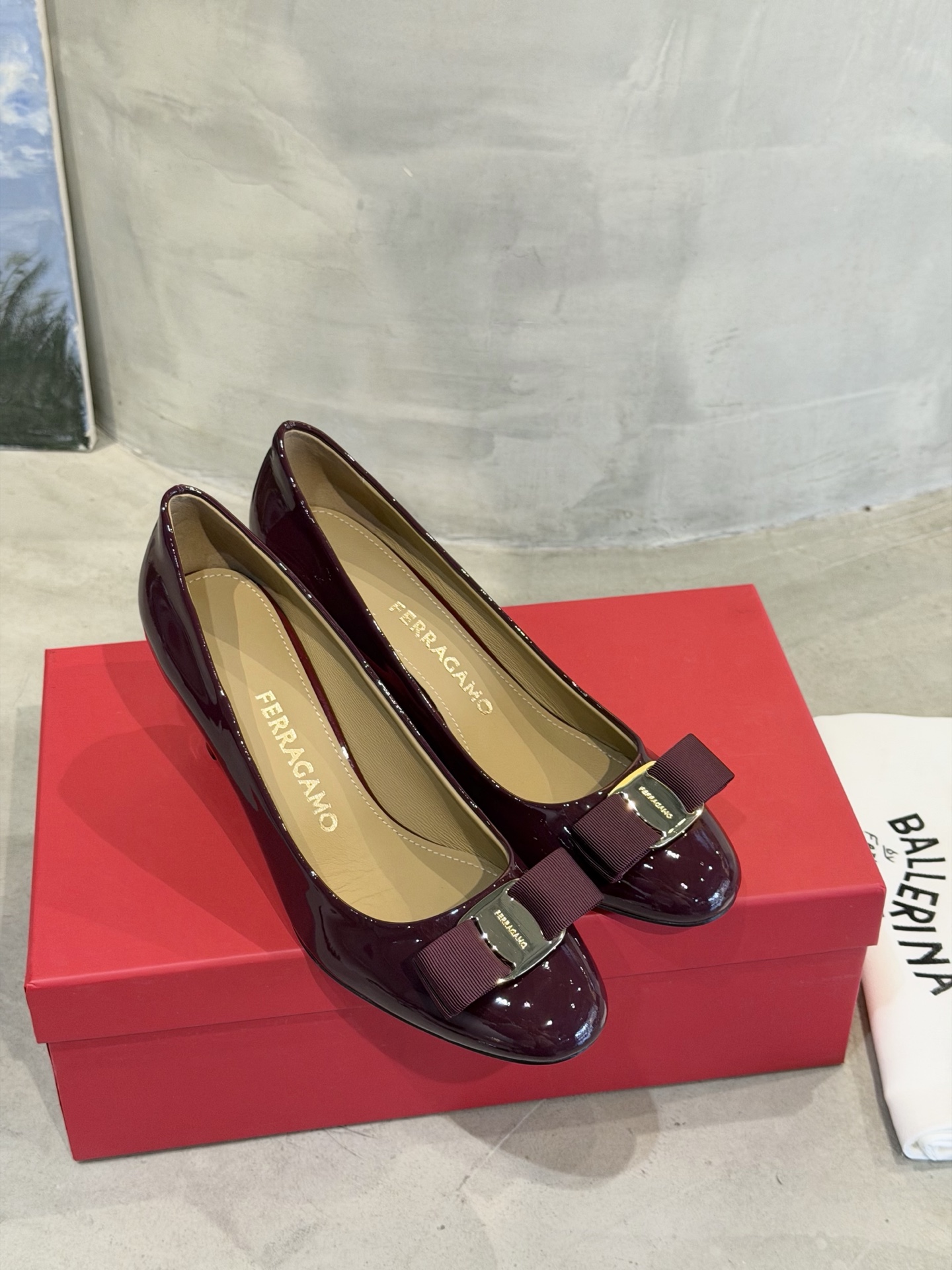Ferragamo 菲拉*慕新款Vara蝴蝶结粗高跟鞋