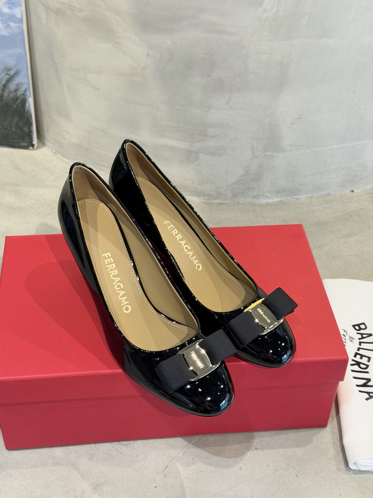 Ferragamo 菲拉*慕新款Vara蝴蝶结粗高跟鞋