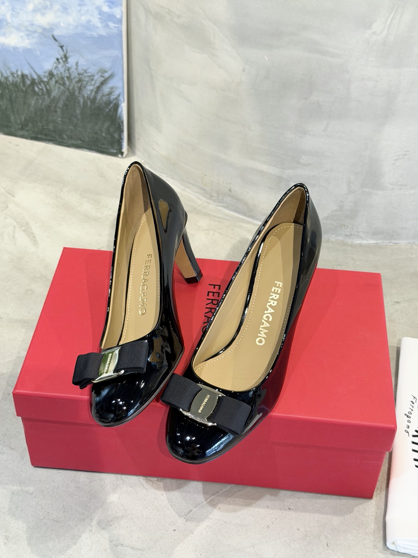 Ferragamo 菲拉*慕新款Vara蝴蝶结粗高跟鞋