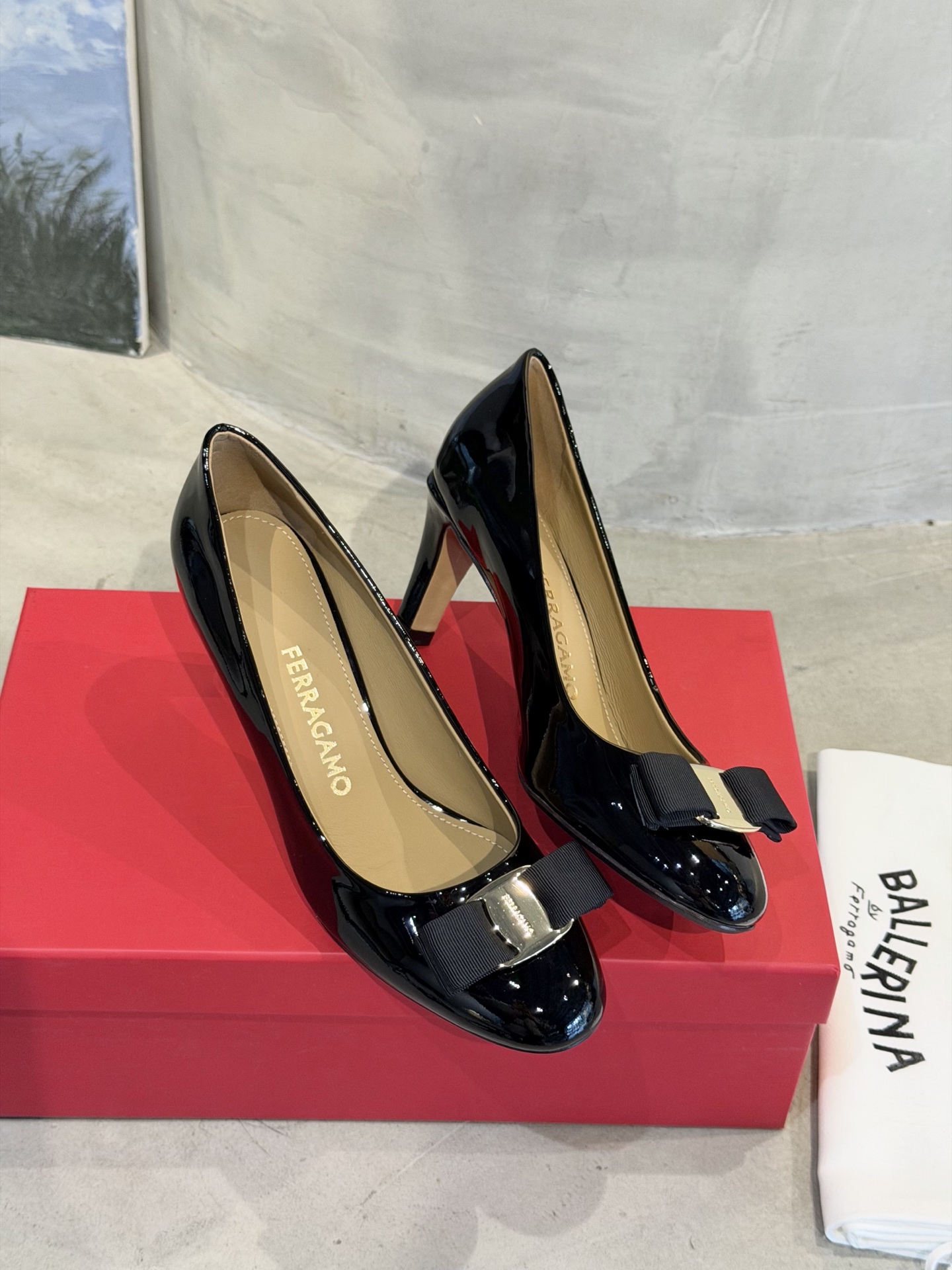 Ferragamo 菲拉*慕新款Vara蝴蝶结粗高跟鞋