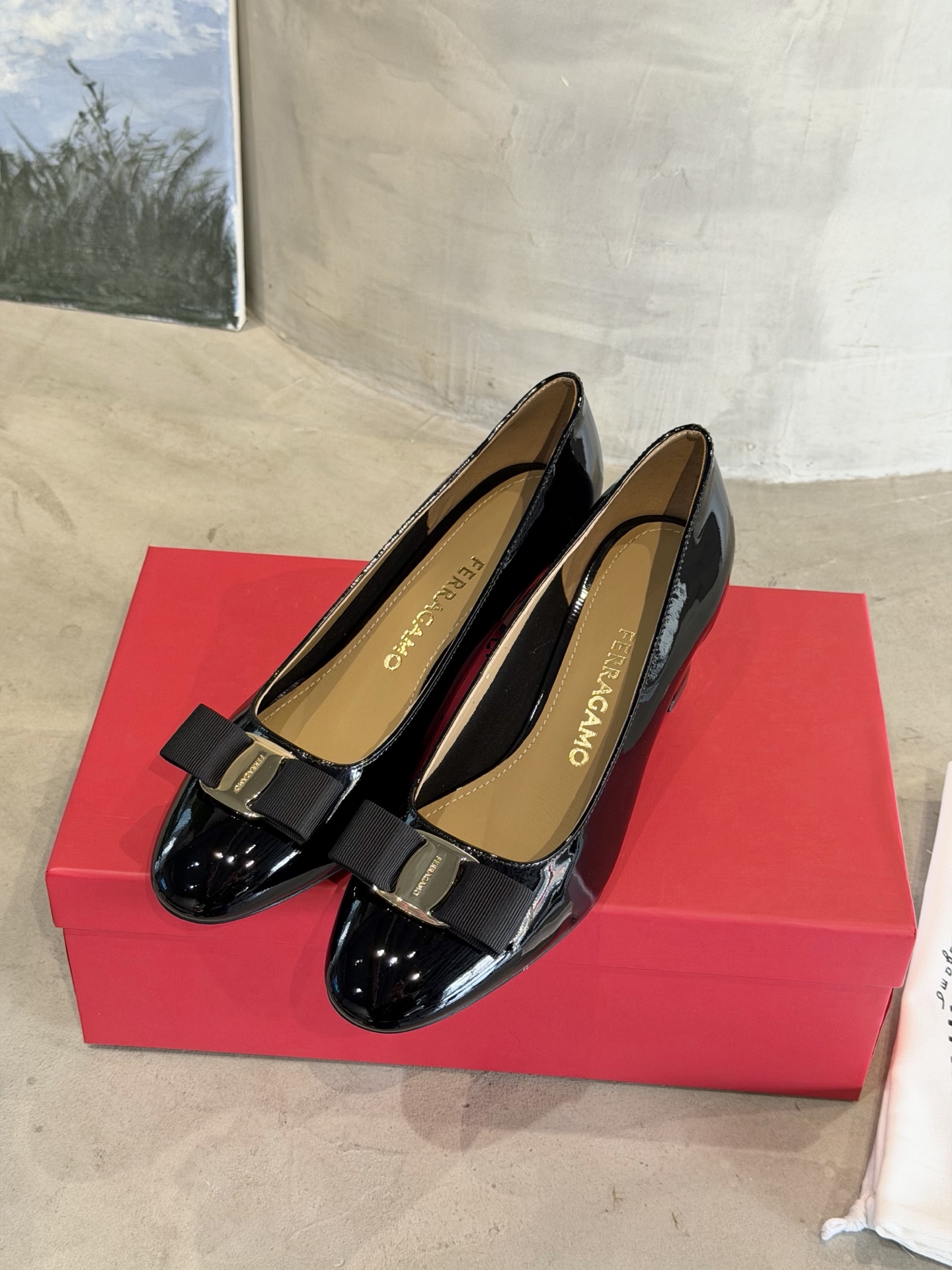Ferragamo 菲拉*慕新款Vara蝴蝶结粗跟高跟鞋