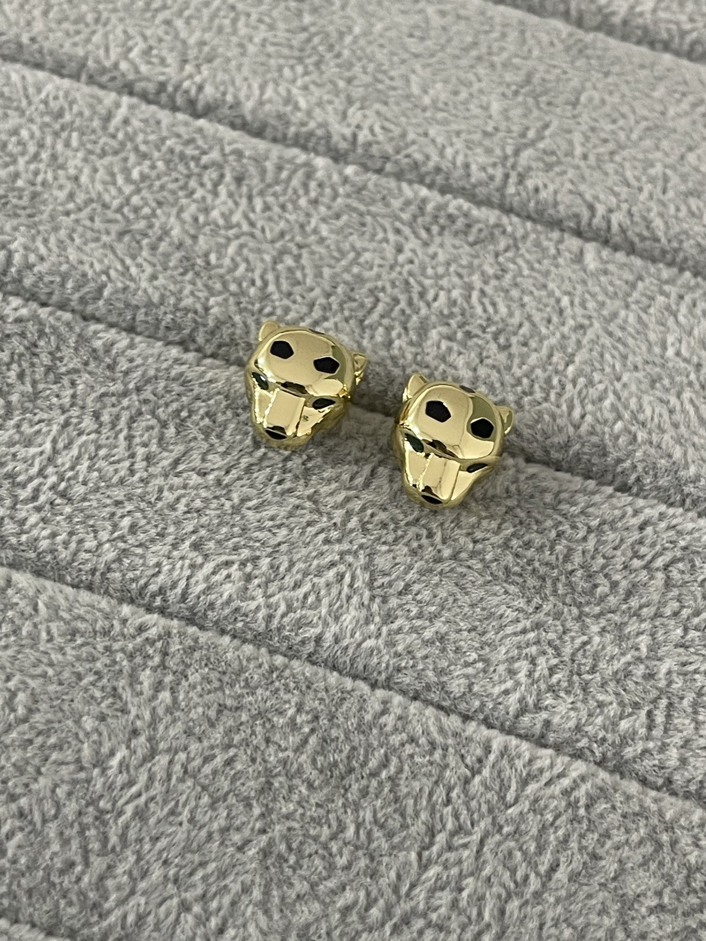 ¥108 卡地亚耳钉 豹头滴胶耳钉