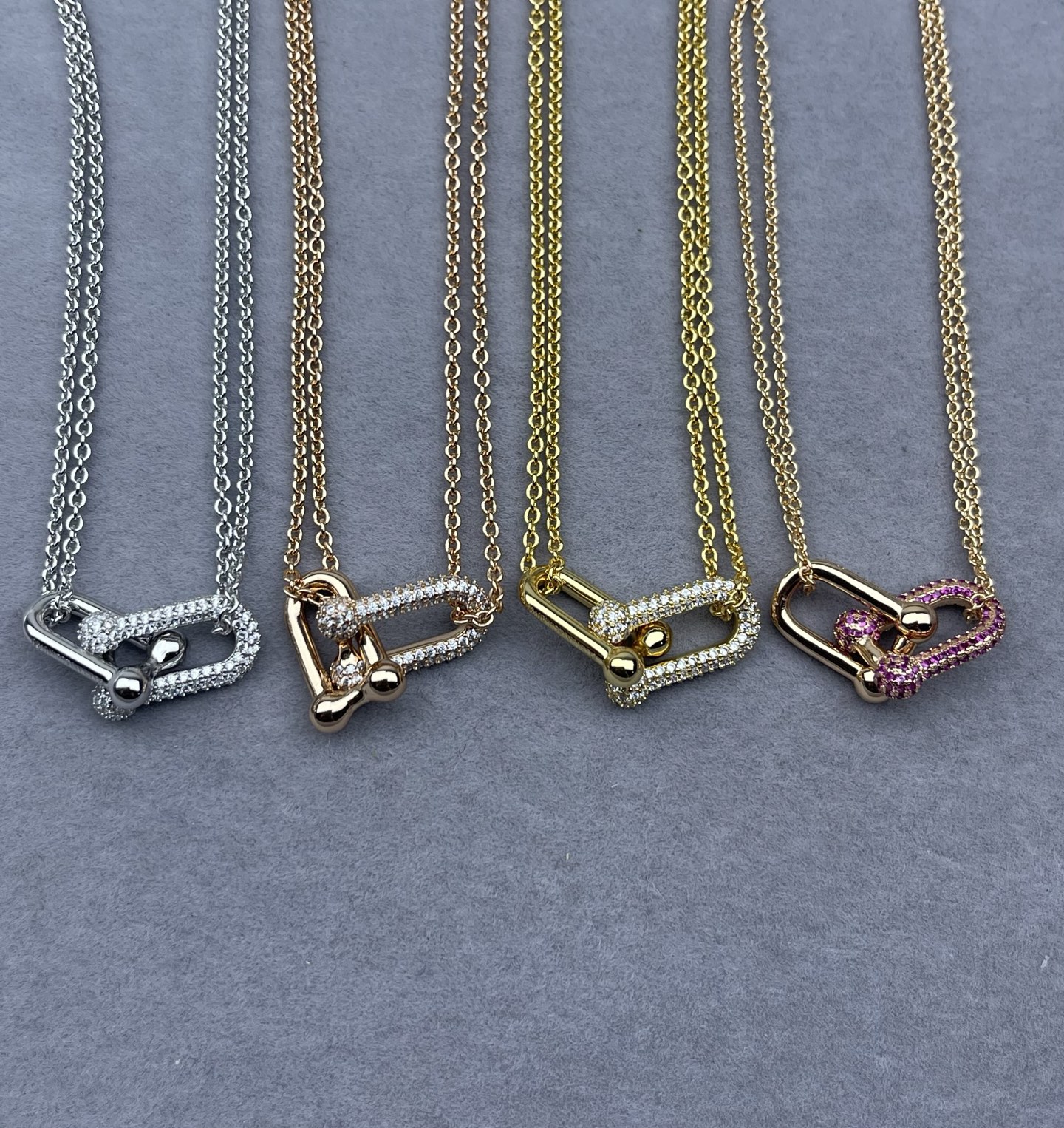 NO:724110,Tiffany Necklace Horseshoe Double Ring Full Diamond Necklace Tiffany Tiffany HardWear Series Double-layer Half-Diamond Joint Necklace Classic and Versatile Daily Casual Double-layer Chain Electroplated Thick Gold Asian Gold Pendant Rose Gold Platinum Gold Three Colors Available Necklaces, Jewelry Boutique, Tiffany, Necklace, Gold19860909蒂芙尼项链 马蹄双环满钻项链 Tiffany 蒂芙尼 HardWear系列 双层 半钻关节 项链 经典百搭 日常休闲 双层链条电镀厚金 亚金吊坠 玫瑰金 铂金 黄金三色可选 项链,饰品精品,tiffany,necklace,gold,Jewelry