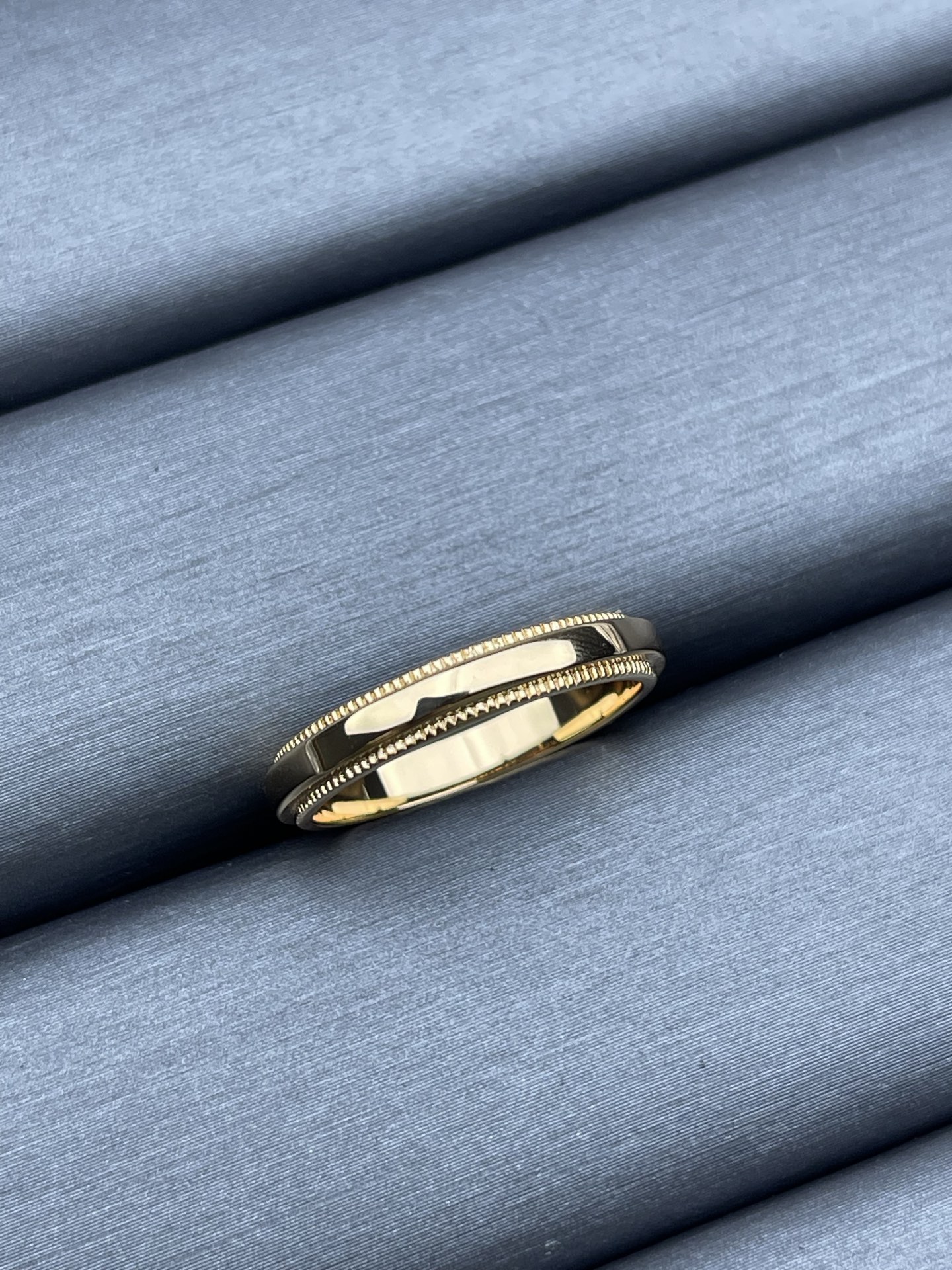 Tiffany & Co. 蒂芙尼戒指 宽版无钻方形珠形边饰戒指