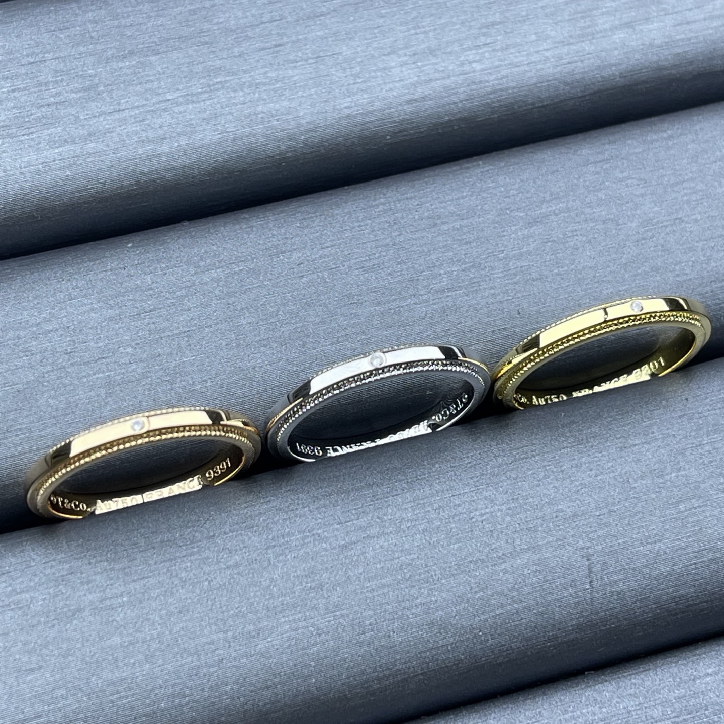 Tiffany & Co. 蒂芙尼戒指 窄版单钻方形珠形边饰戒指