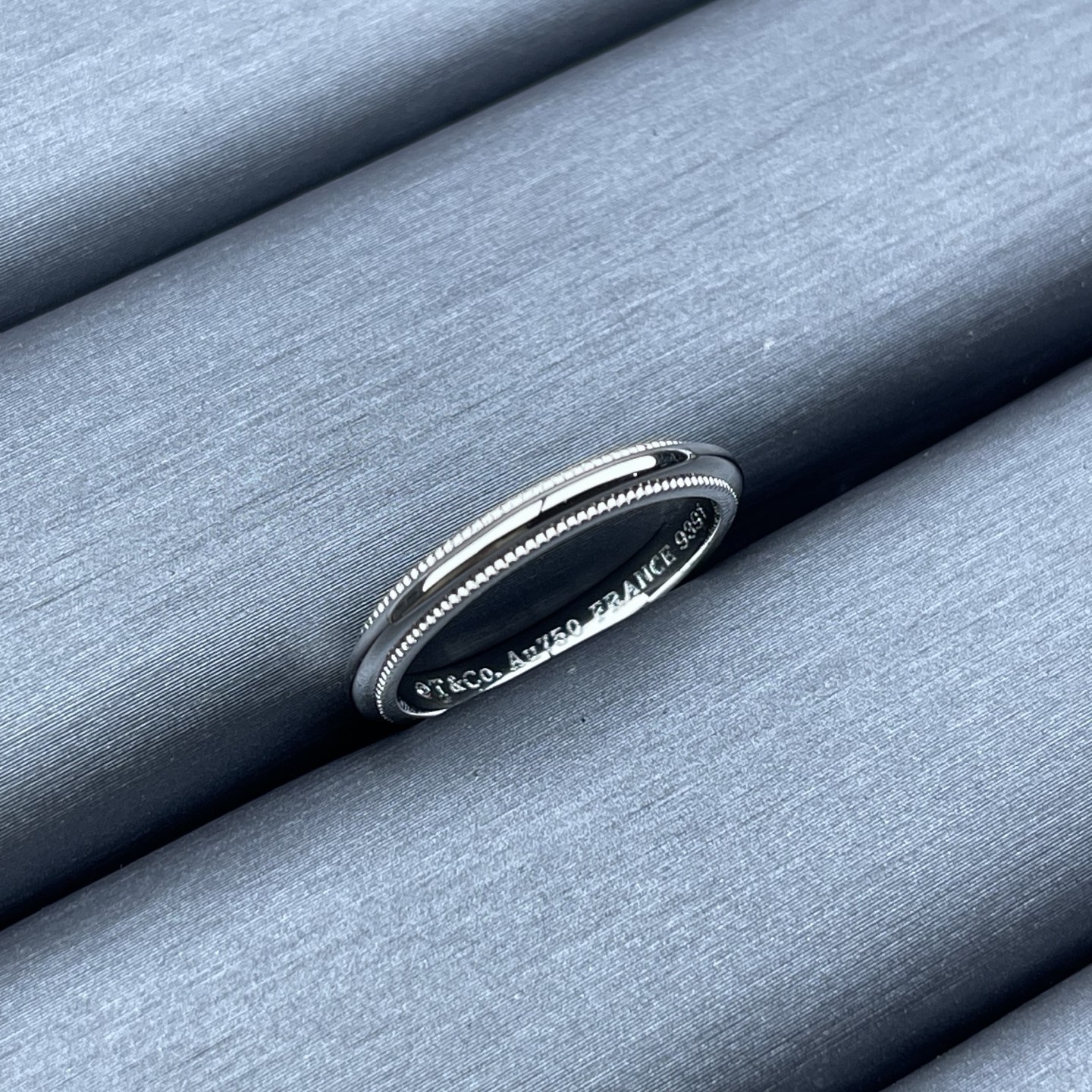 Tiffany & Co. 蒂芙尼戒指 窄版无钻圆形珠形边饰戒指