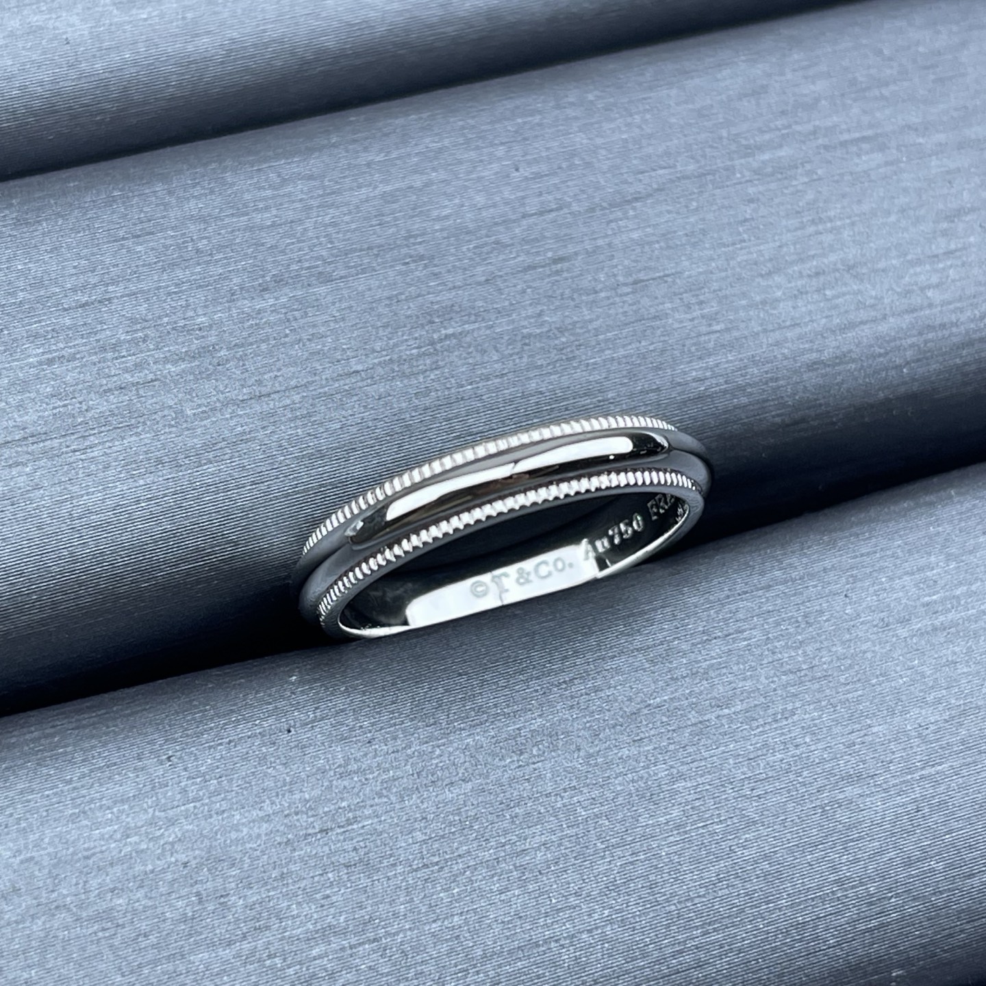 Tiffany & Co. 蒂芙尼戒指 宽版无钻圆形珠形边饰戒指