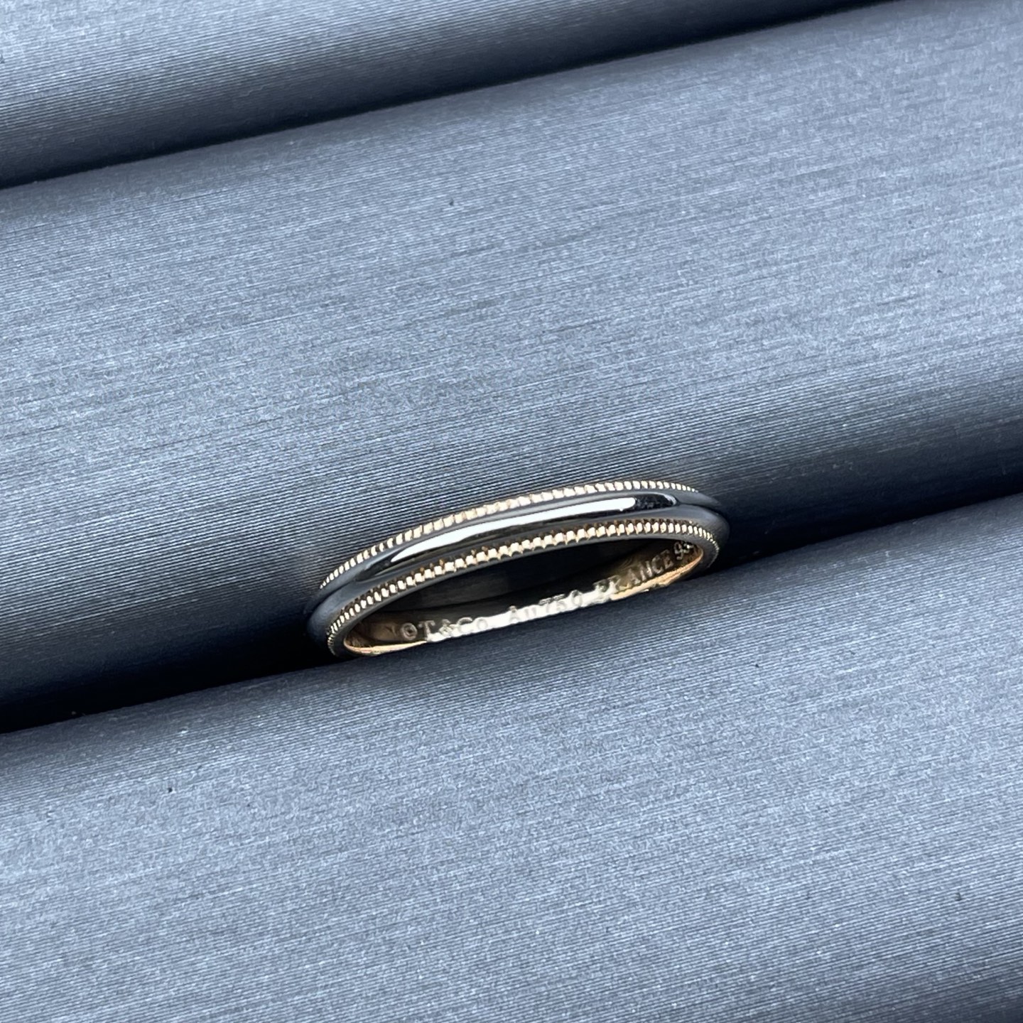 Tiffany & Co. 蒂芙尼戒指 窄版无钻圆形分金色珠形边饰戒指