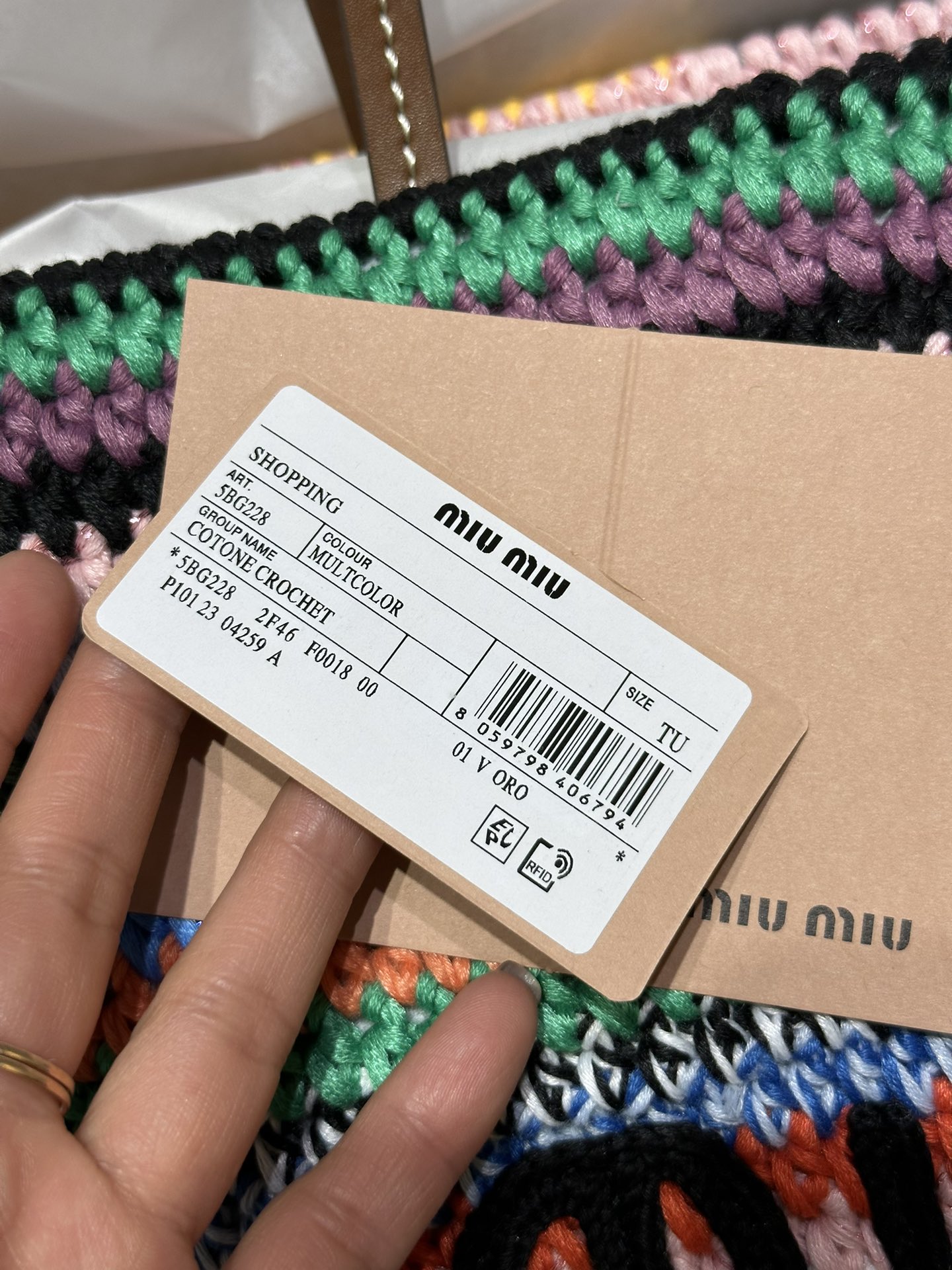 Miu Miu Rainbow color ~ The more than 20,000 woven bags on the cabinet are indeed very precious, and the whole bag is full of handmade feeling! !