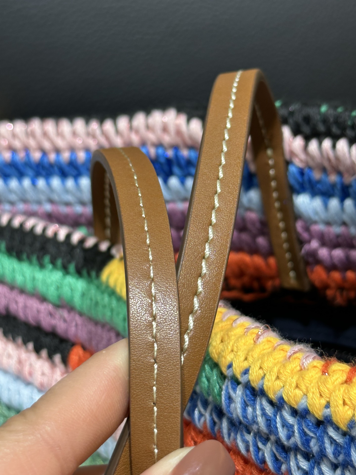 Miu Miu This shoulder strap is made of nappa leather, comfortable and soft!