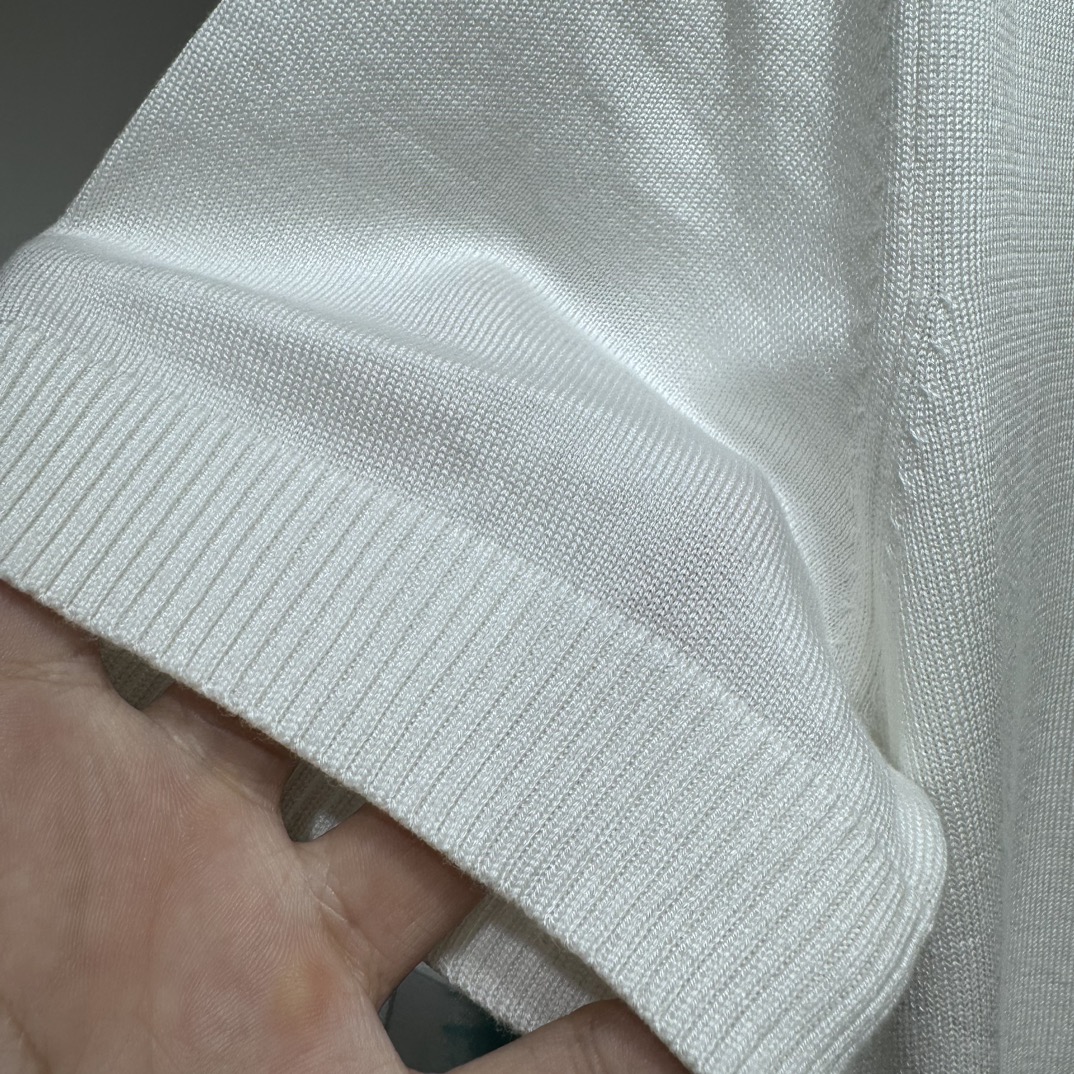Prd24/ss春夏新款16针百分百天丝翻领Polo胸前经典标识上身舒适轻柔标准版型黑白两色码数MLXL