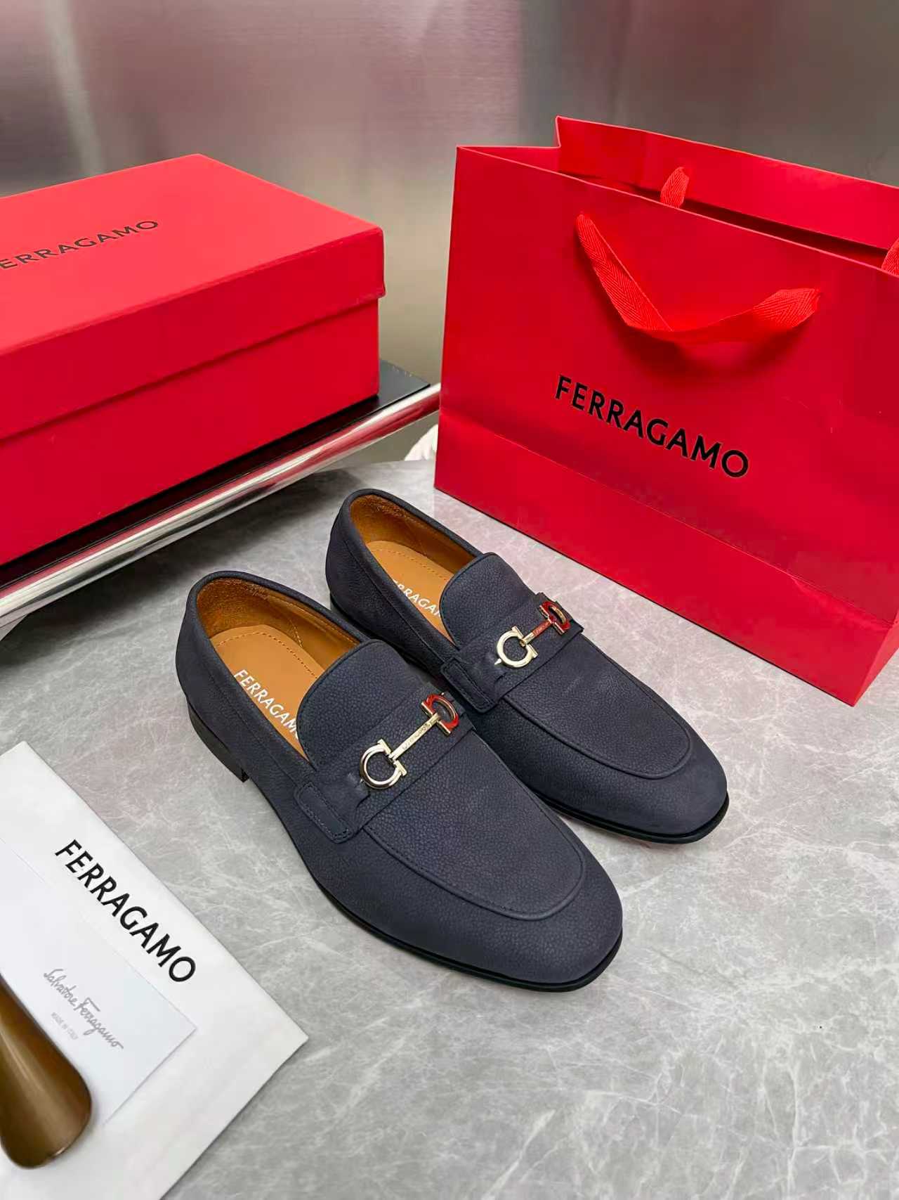 NO:931293,[Ferragamo] Ferragamo official website men's business casual loafers, top original quality - Comfortable cowhide lining - Genuine leather outsole - Ultra-high quality control, fine workmanship and highlights (high-end, extravagance, grade) -Size 39-44. (38.45.46 Customized non-refundable -,,ferragamo,ferragamo,loafers,cowhide,Leather soles19860909【 Ferragamo】菲拉格慕官网男士商务休闲乐福鞋 顶级原单品质 -内里舒适牛皮内里 -大底真皮大底 -超高品控·做工精细凸显(高端·贵气·档次) -Size 39-44.（38.45.46定制不退换-,,ferragamo,ferragamo,loafers,cowhide,Leather soles,Men's shoes