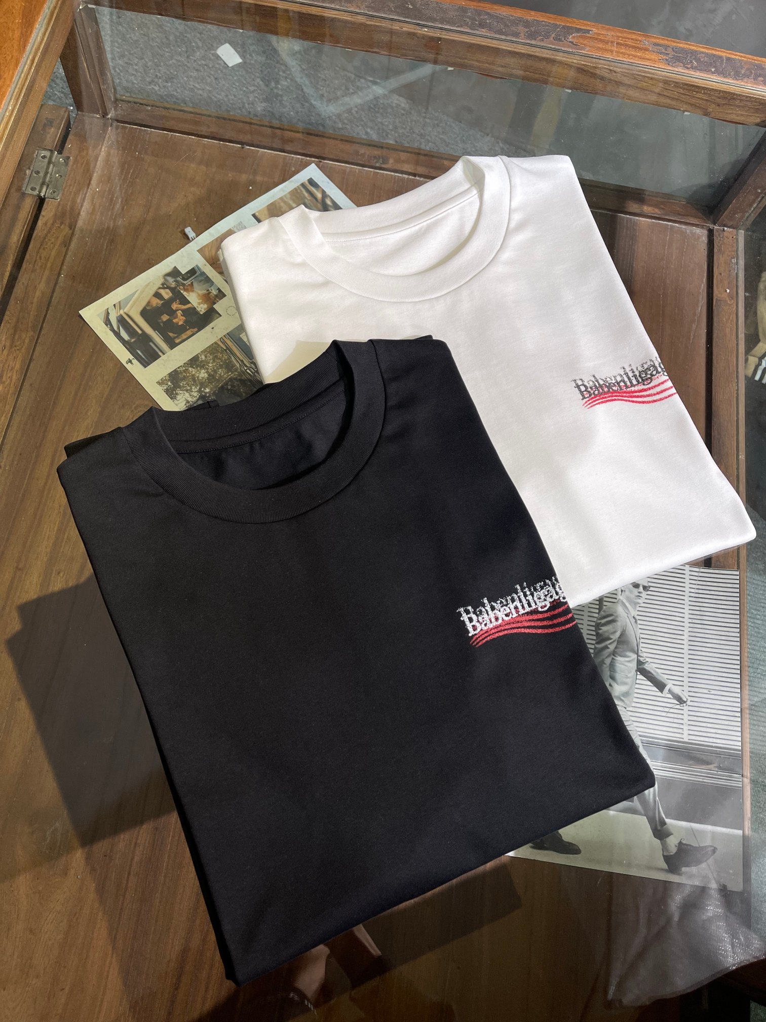 NO:155552,JM001 Spring and summer new Balenciaga trendy brand round neck short T, slightly loose style, knitted cotton fabric Black and white, 3 codes MLXL, balenciaga, alexander wang19860909JM001 春夏新款巴黎世家潮牌圆领短T,微宽松版型,针织棉面料 黑色白色,码数3个码MLXL,,balenciaga,alexander wang,Men's clothing