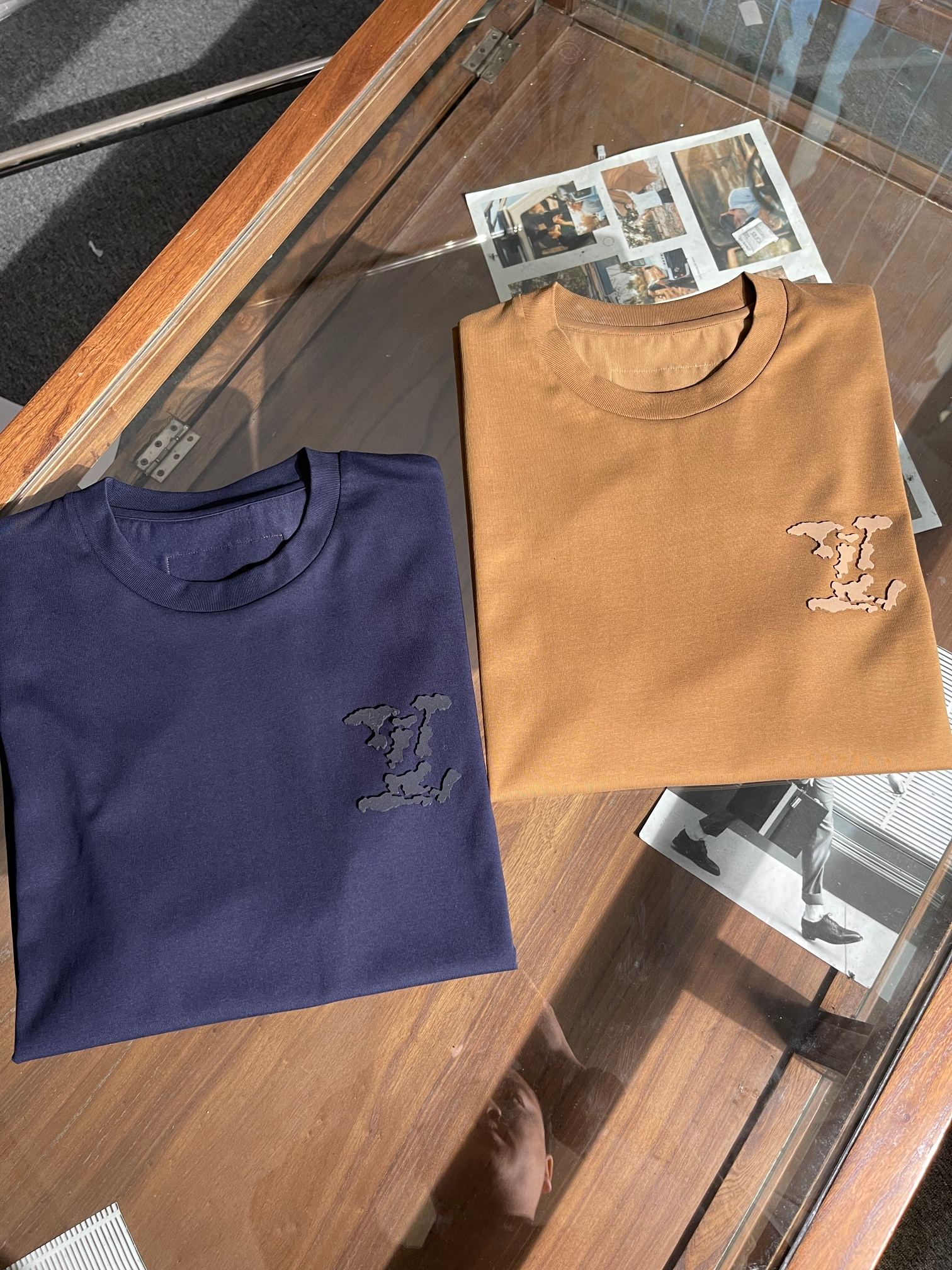 NO:155574,JM002 Spring and summer new lv road home round neck same round neck casual slightly loose fit short T, three-dimensional embossing process, blue brown code M-XL, louis vuitton, alexander wang19860909JM002 春夏新款lv路家圆领同款圆领休闲微宽松版型短T,立体压花工艺,蓝色棕色码数M-XL,,louis vuitton,alexander wang,Men's clothing