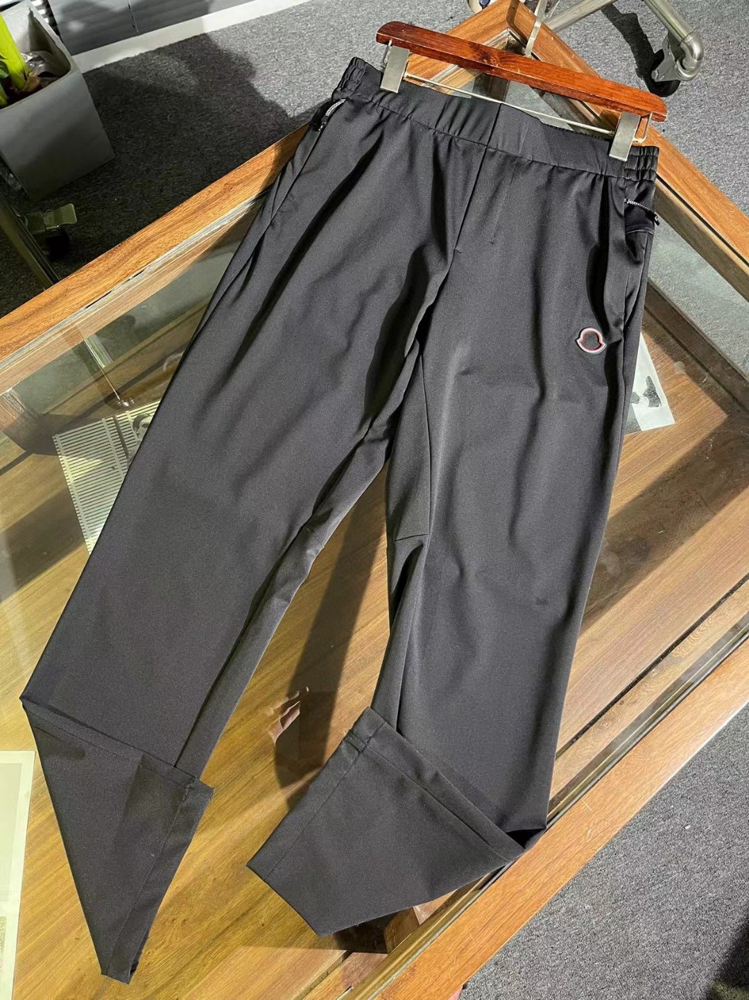 NO:155573,K8202 spring and summer new style masked M home micro loose casual straight pants, ice silk fabric, custom zippers in front and rear pockets, khaki blue M-XXXL, black L-XXXL, Moncler, alexander wang19860909K8202 春夏新款蒙口M家微宽松休闲直筒裤,冰丝面料,前后口袋定制拉链,卡其蓝色M-XXXL,黑色L-XXXL,,Moncler,alexander wang,Men's clothing