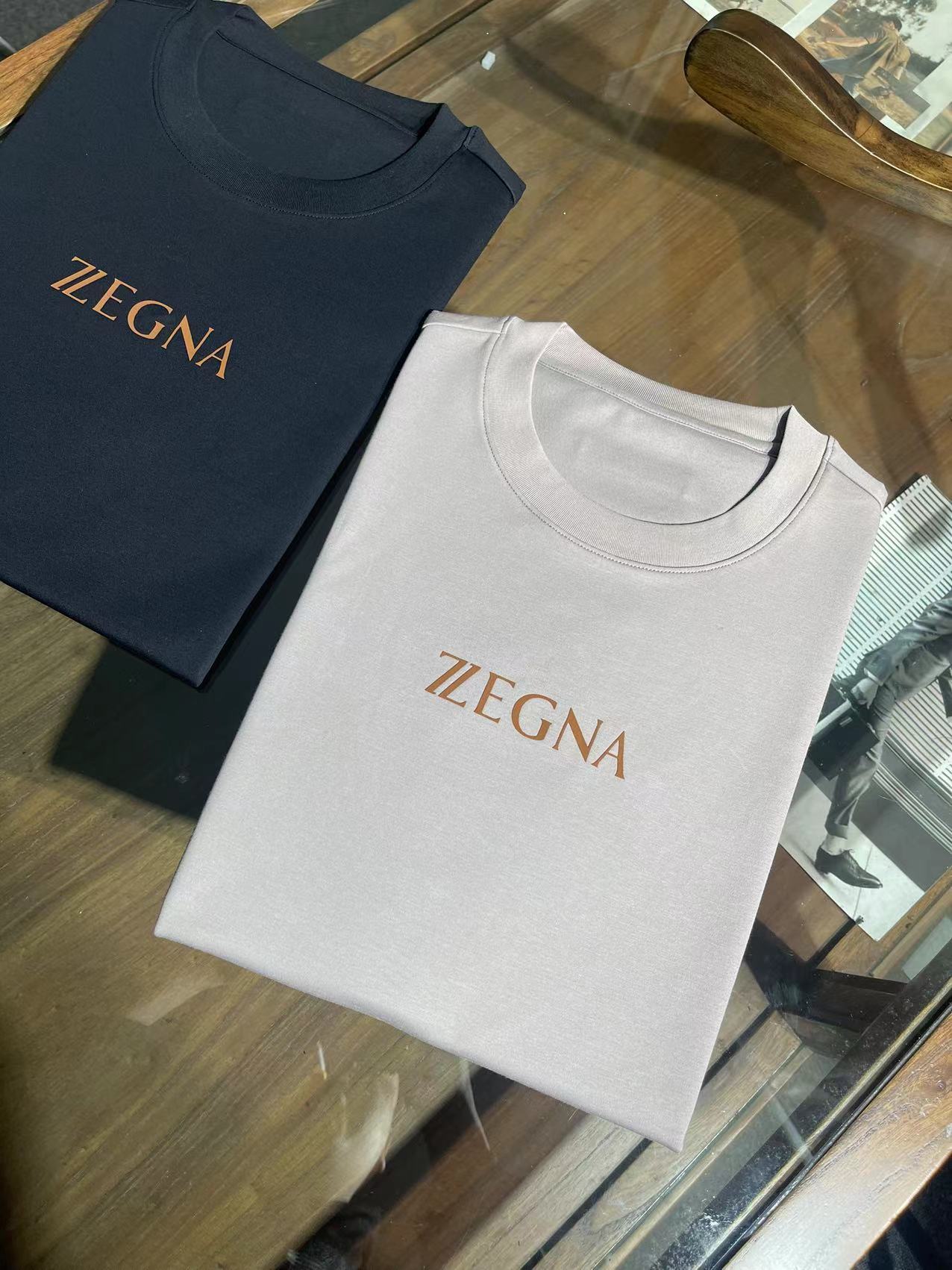 NO:155582,JM015 spring and summer new Jenia round neck short T, liquid sleeping fabric, embossed three-dimensional craftsmanship, black tea and coffee color M-XXXL, zegna, alexander wang19860909JM015 春夏新款杰尼亚圆领短T,液安眠面料,压花立体工艺,黑色茶咖色M-XXXL,,zegna,alexander wang,Men's clothing