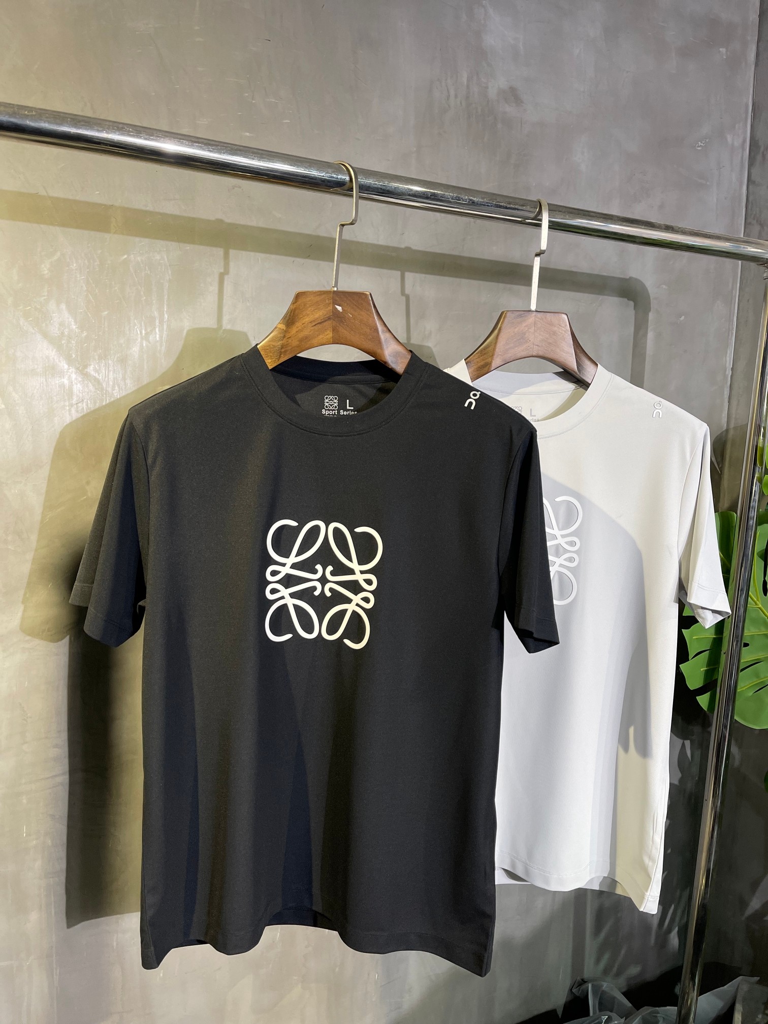 NO:155578,JM012 Luo Yiwei LOW sports short T, customized quick-drying fabric, three-dimensional embossing process, black gray M-XXXL, loewe, alexander wang19860909JM012 罗意威LOW运动风短T,定制速干面料,立体压花工艺,黑色灰色M-XXXL,,loewe,alexander wang,Men's clothing