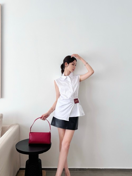 Sleeveless Shirt with Logo Leather Patch and Pleated Design 1 Sleeveless Shirt with Logo Leather Patch and Pleated Design