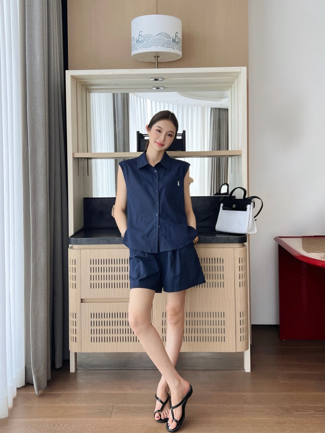 NO:430326,Model number D25061743 Ruff Lauren RL* new fashion casual cotton linen two-piece set!  Small logo embroidered on chest pockets buckled lapel loose sleeveless shirt buckled zippered placket high waist shorts!  Navy blue, white, (M size bust 104, 59 length; waist circumference 66~76 elastic, hip circumference 110, trousers length 40) hair, shorts, alexander wang19860909款号D25061743 拉夫劳伦RL*新款时尚休闲棉麻料两件套装！胸前口袋刺绣小标志系扣翻领宽松无袖衬衣系扣拉链门襟高腰短裤！藏青色、白色、（M码胸围104,衣长59；腰围66～76松紧,臀围110,裤长40）发,,shorts,alexander wang,Women's clothing