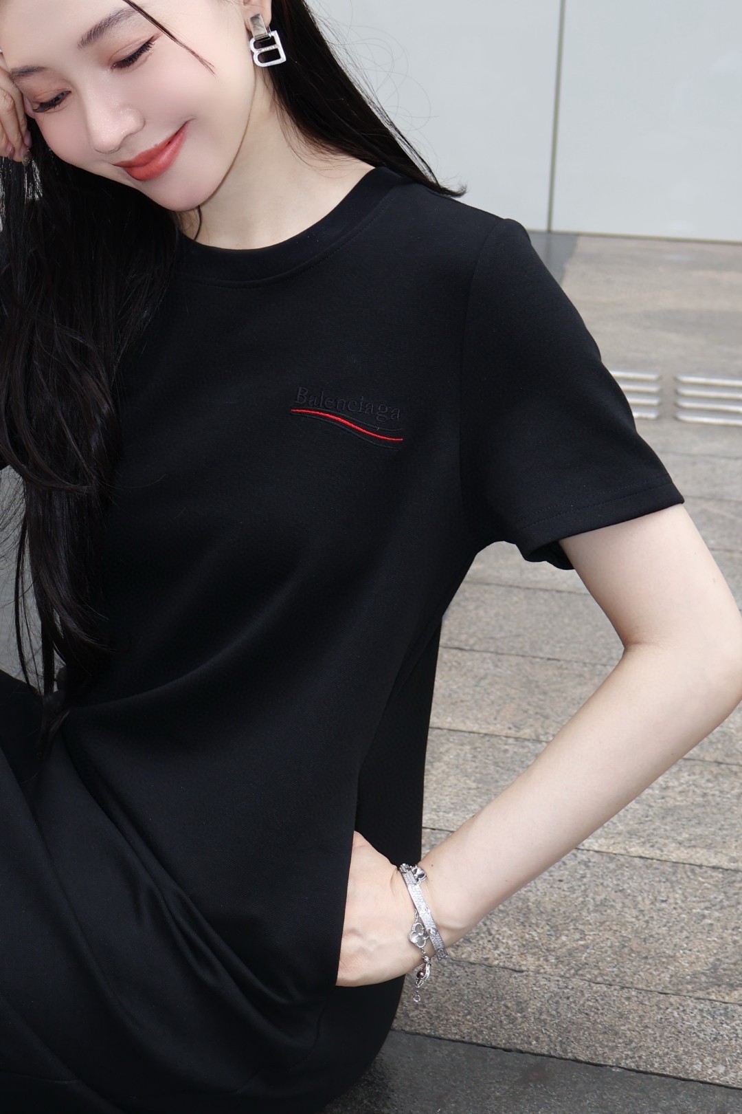 Stylish Female Suit with Embroidery Logo, Perfect for Shopping or Work - 图片 2