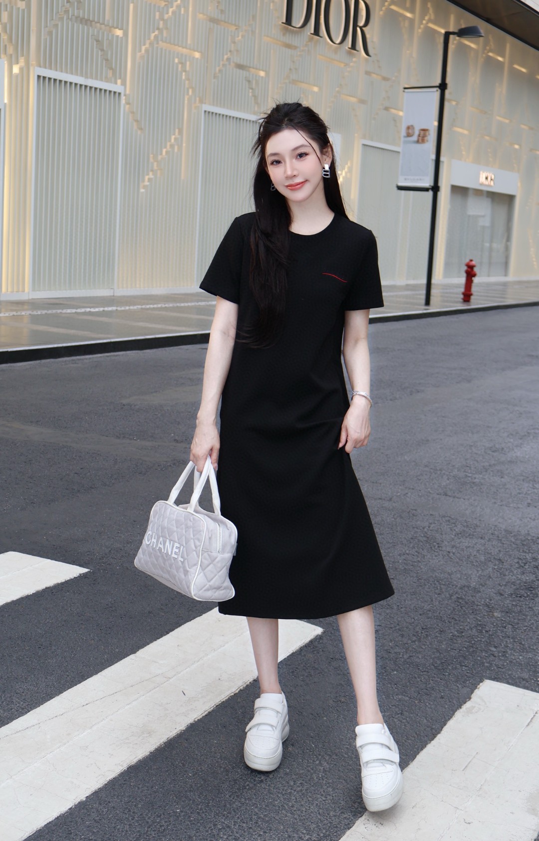 Stylish Female Suit with Embroidery Logo, Perfect for Shopping or Work - 图片 4