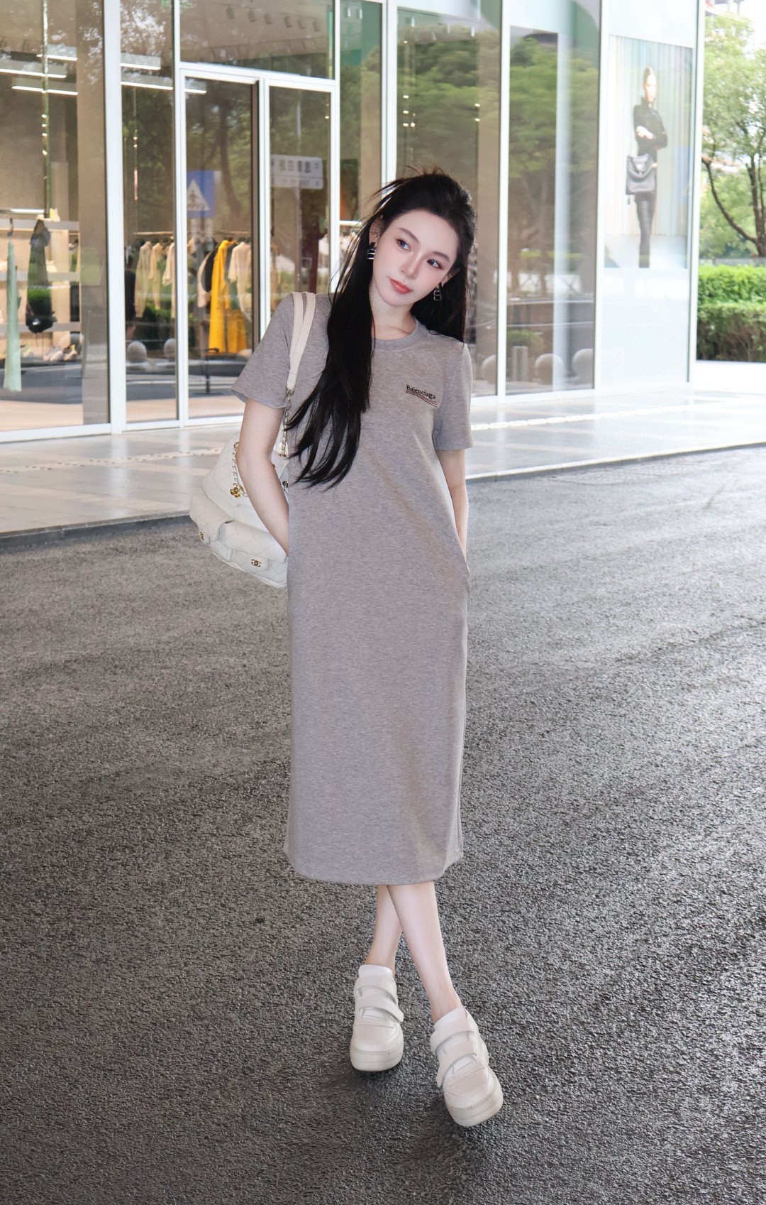 “Stylish Female Suit with Embroidery Logo: New Sale 25% Off!” - 图片 2
