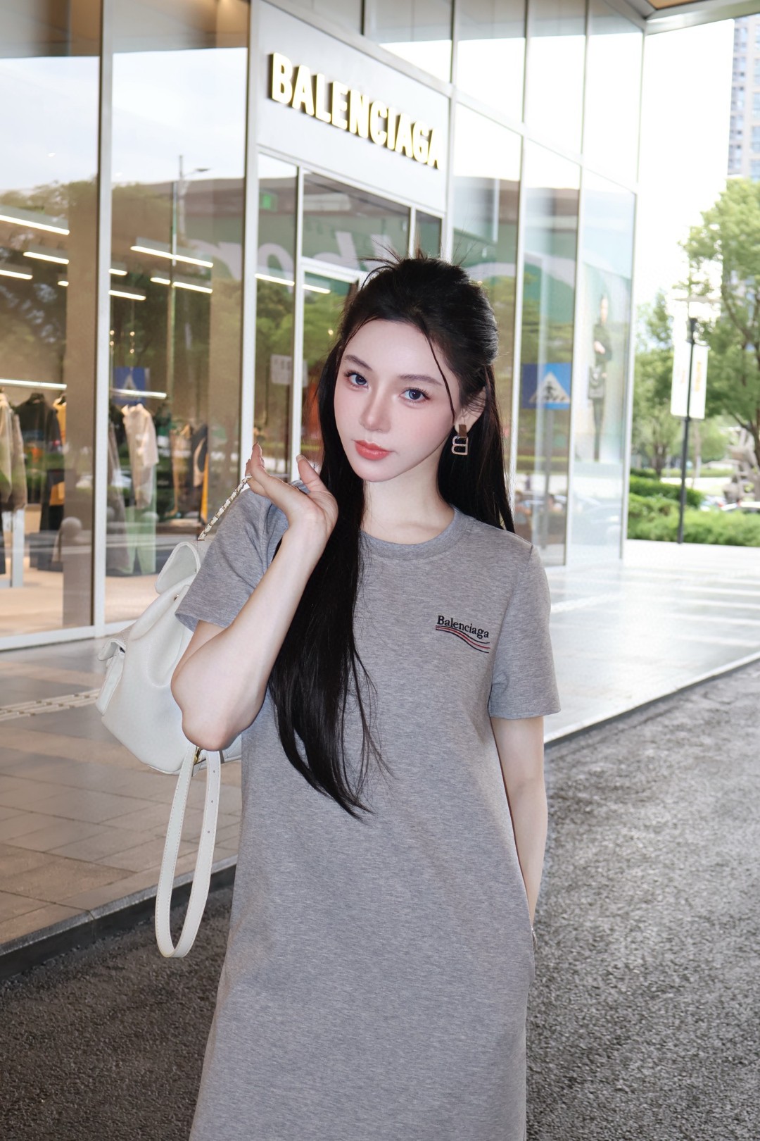 “Stylish Female Suit with Embroidery Logo: New Sale 25% Off!” - 图片 1