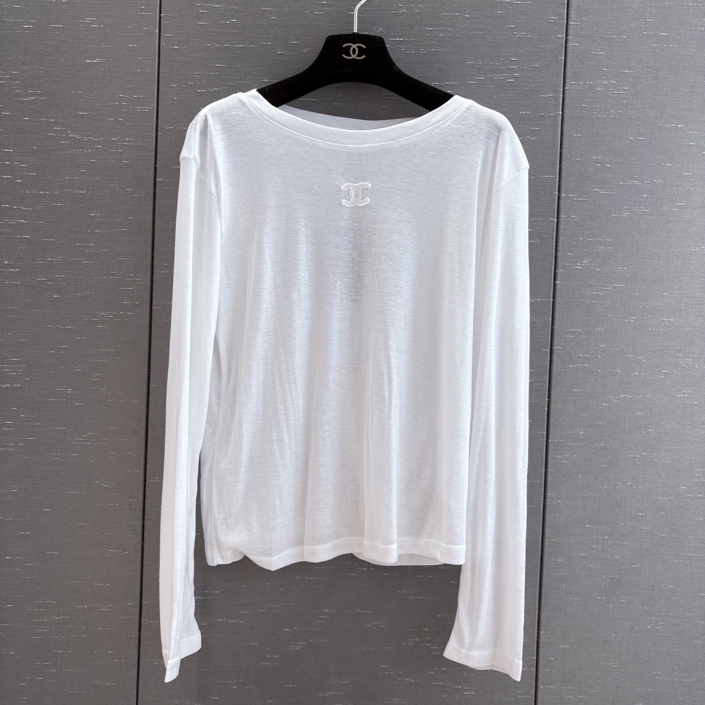 Chanel Women's White Long Sleeve T-Shirt Classic Style, Size S, M, L 1 a1755340323974 2738