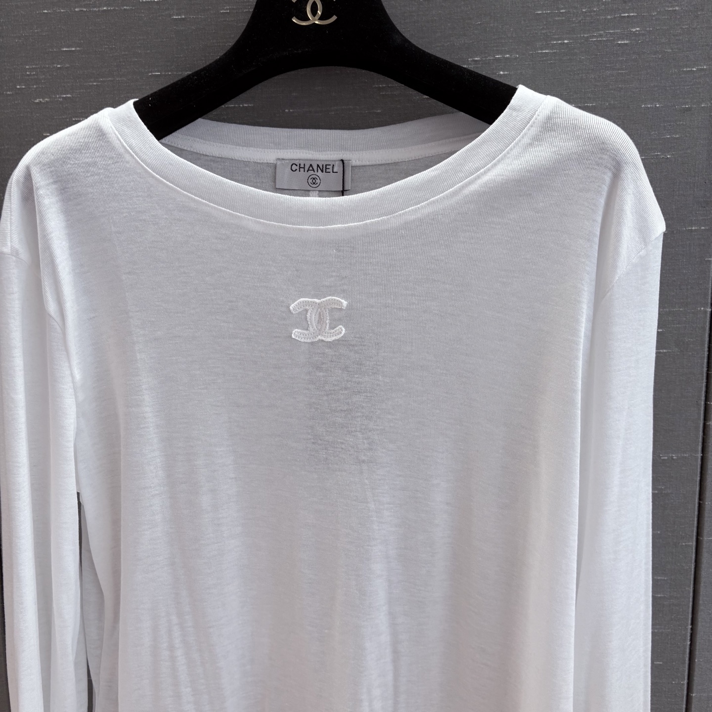 Chanel Women's White Long Sleeve T-Shirt Classic Style, Size S, M, L 2 a1755340323988 2173