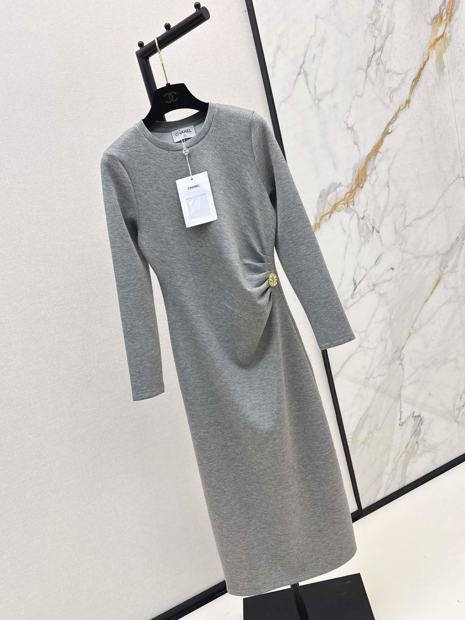 Elegant Chanel 25SS Ruched Waist Midi Dress - Slimming and Chic for Any Occasion 2 a1755780378279 3735