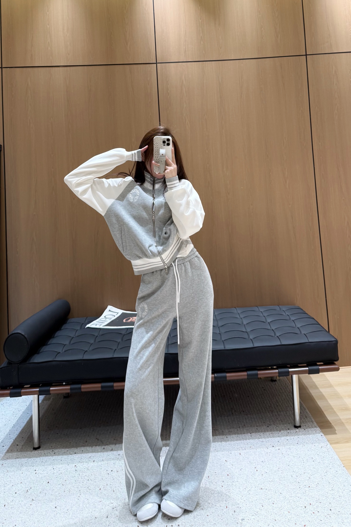 Minimalist Style French Elegant Tracksuit, Casual and Fashionable for Women 4 a1756288923211 5180