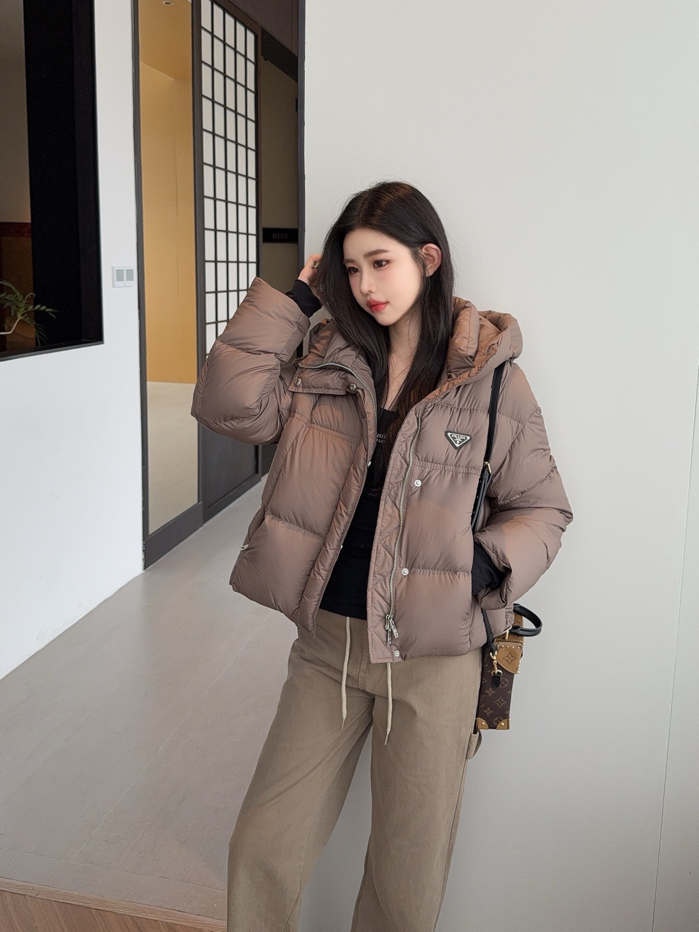 Stylish Hooded Puffer Jacket with Logo Detail - Warm and Fashionable 2 a1760098167807 6784