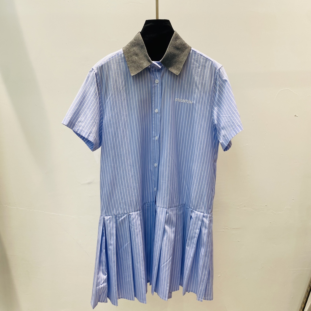 NO:323829,New mi*Miao* breast micro-marked letter logo embroidered age-reducing lapel button pinstripe shirt skirt SML, skirts, shirts, alexander wang19860909新款mi*缪* 胸前微标字母logo刺绣减龄翻领系扣细条纹衬衫裙SML,,skirts,shirts,alexander wang,Women's clothing
